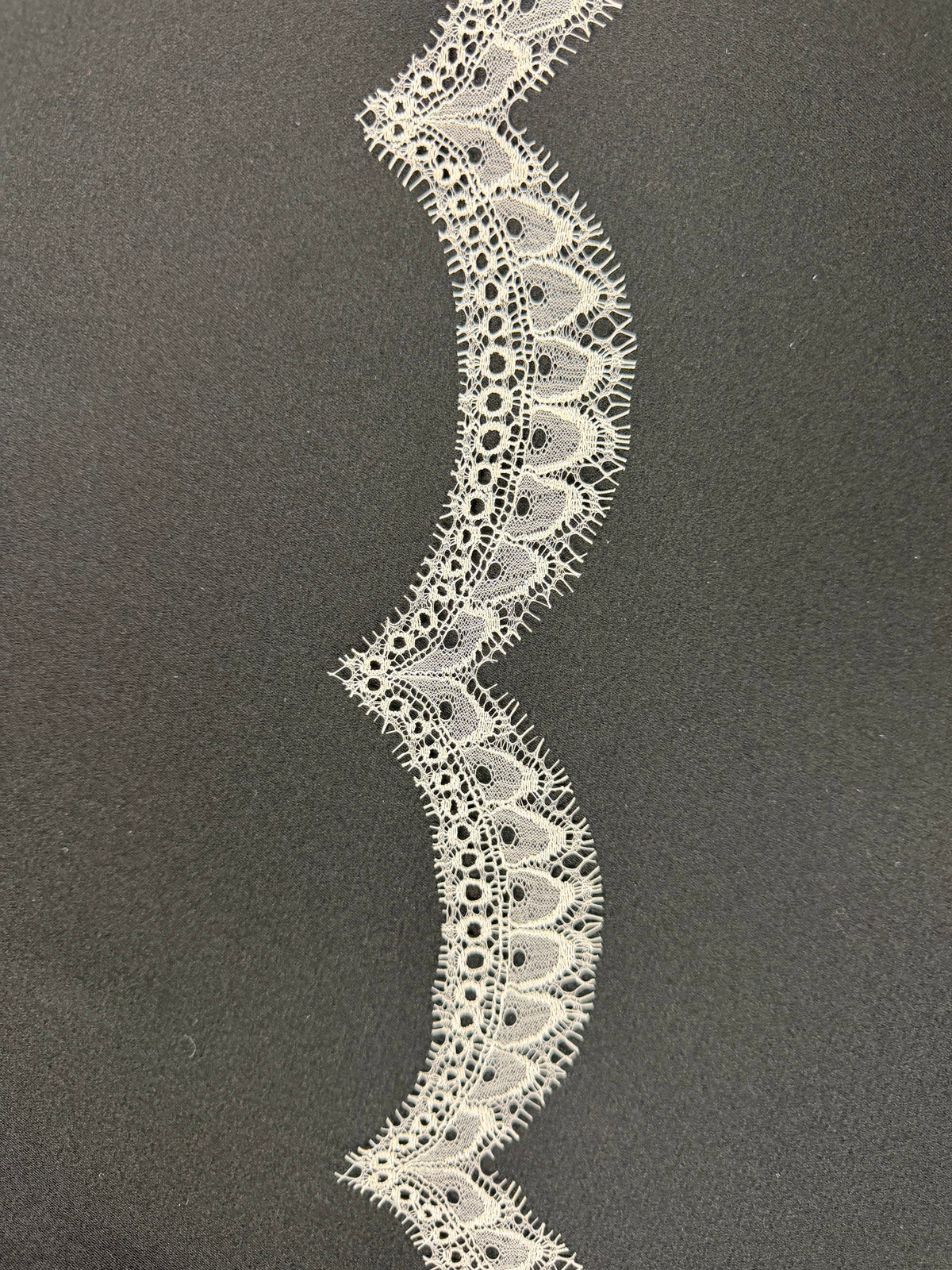 Ivory French Lace Edging - T595