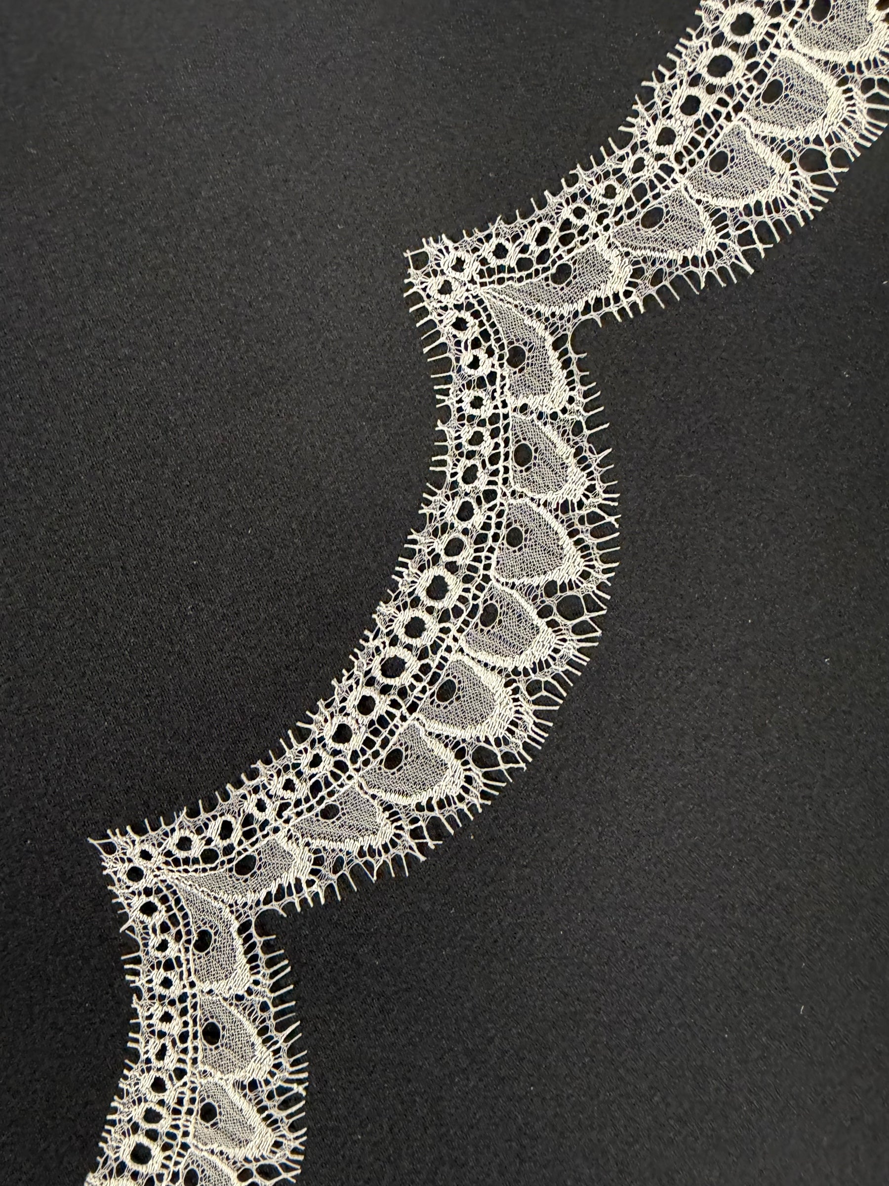 Ivory French Lace Edging - T595