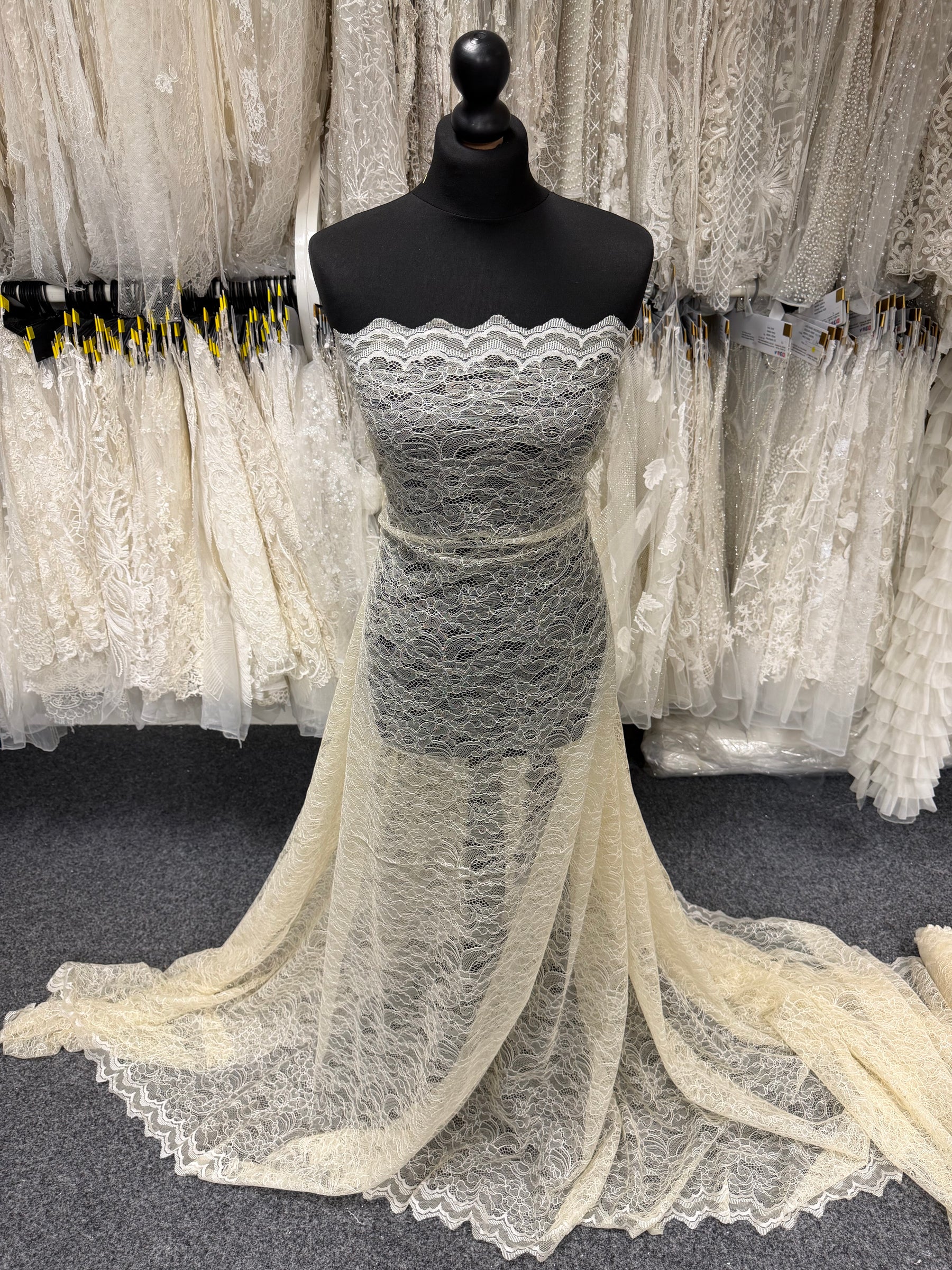 Champagne Raschel Lace - P412
