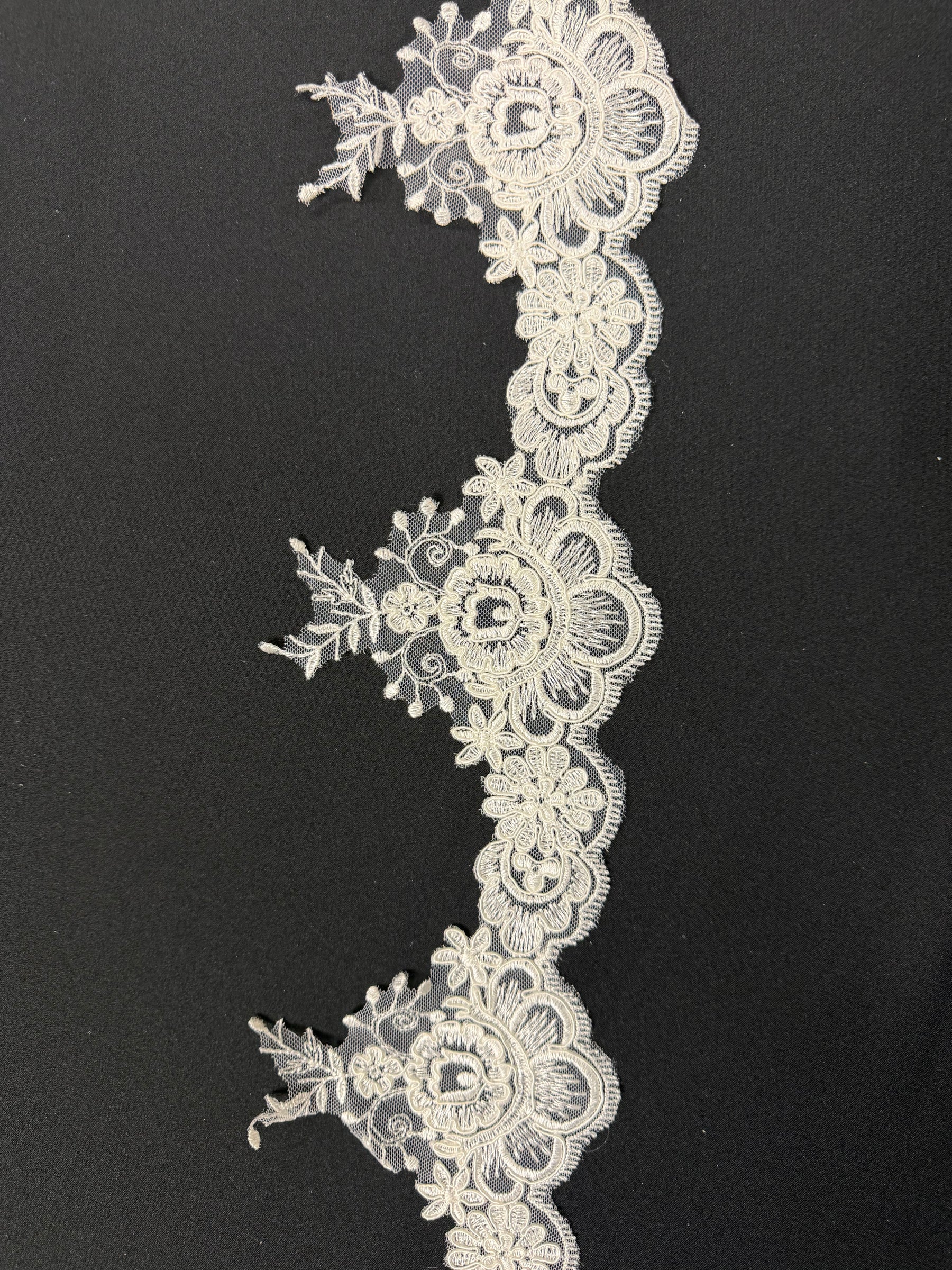 Ivory Corded Edging - T575
