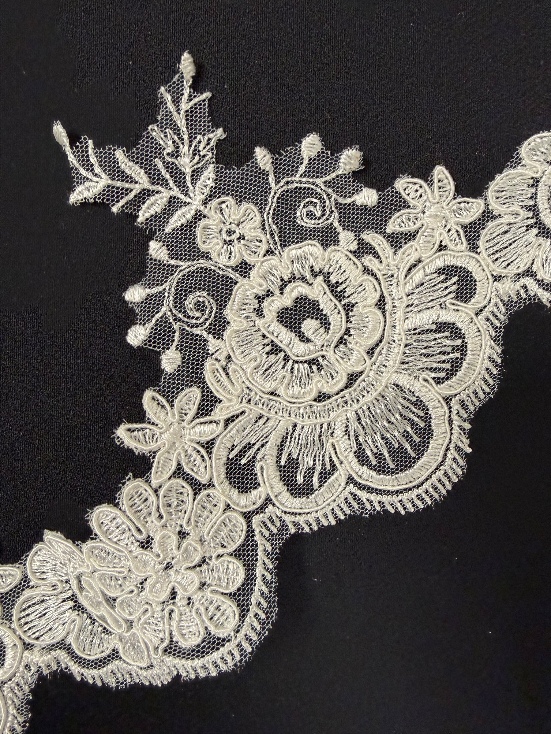Ivory Corded Edging - T575