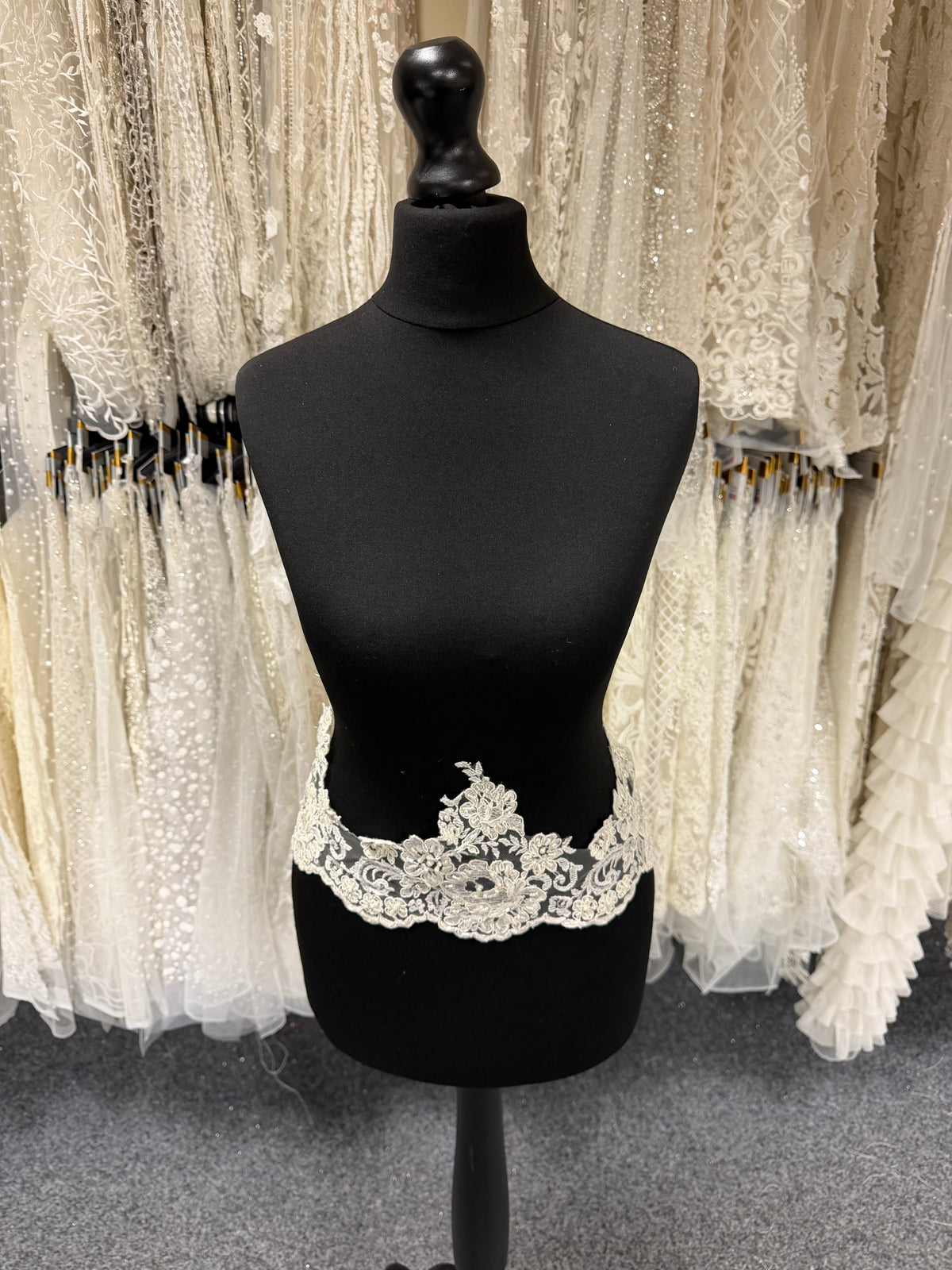 Ivory Corded Beaded Sequin Edging - T394