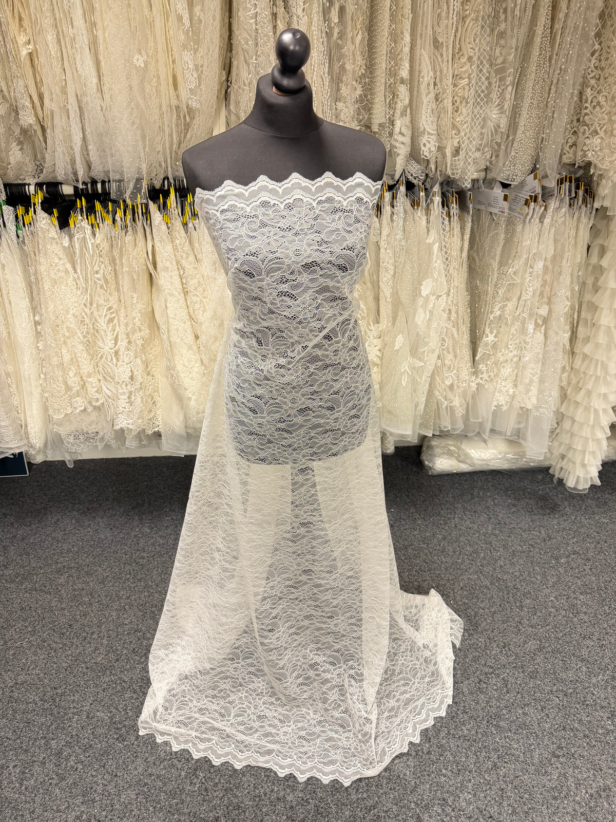 Ivory Raschel Lace - P412