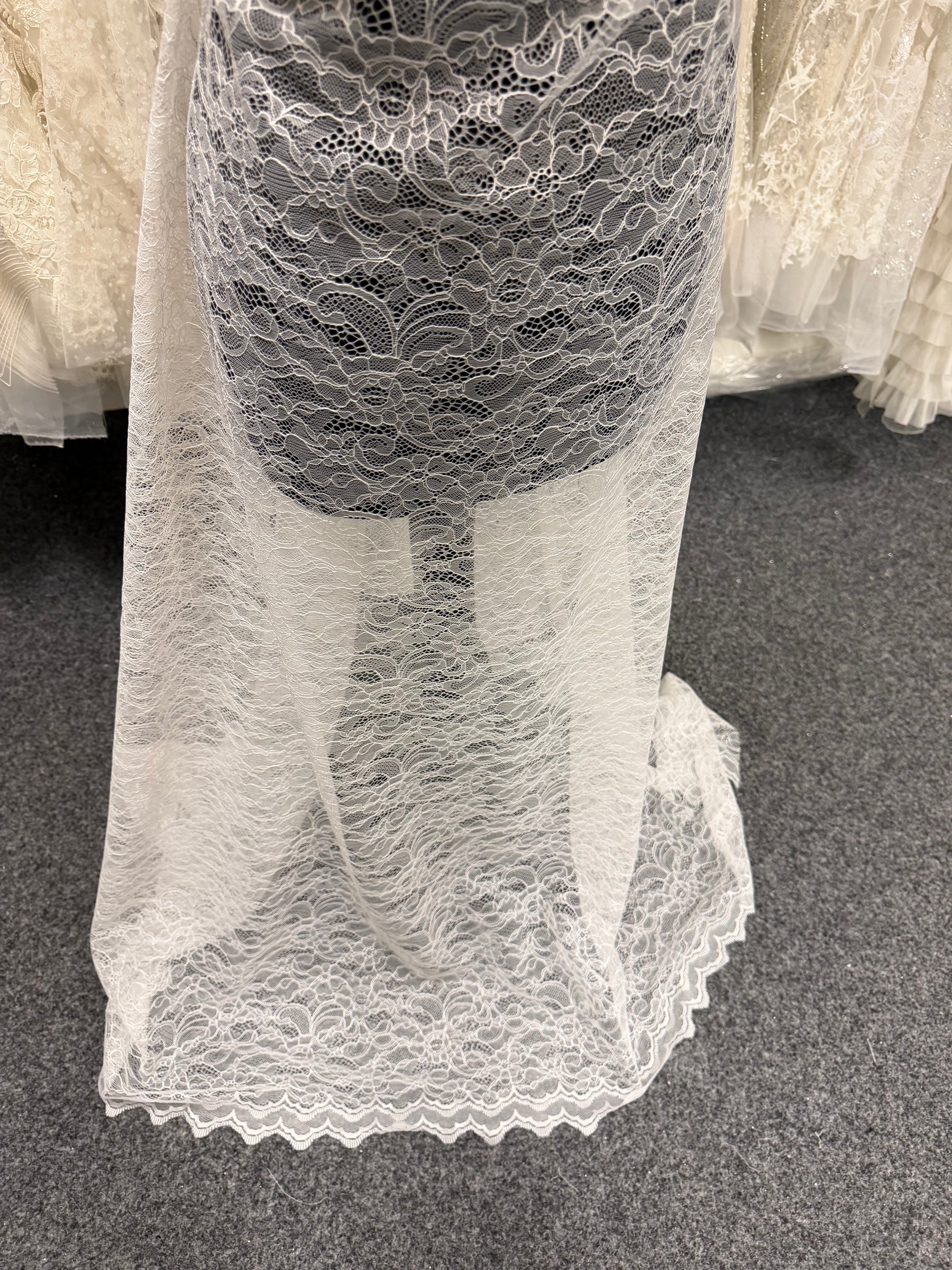 Ivory Raschel Lace - P412