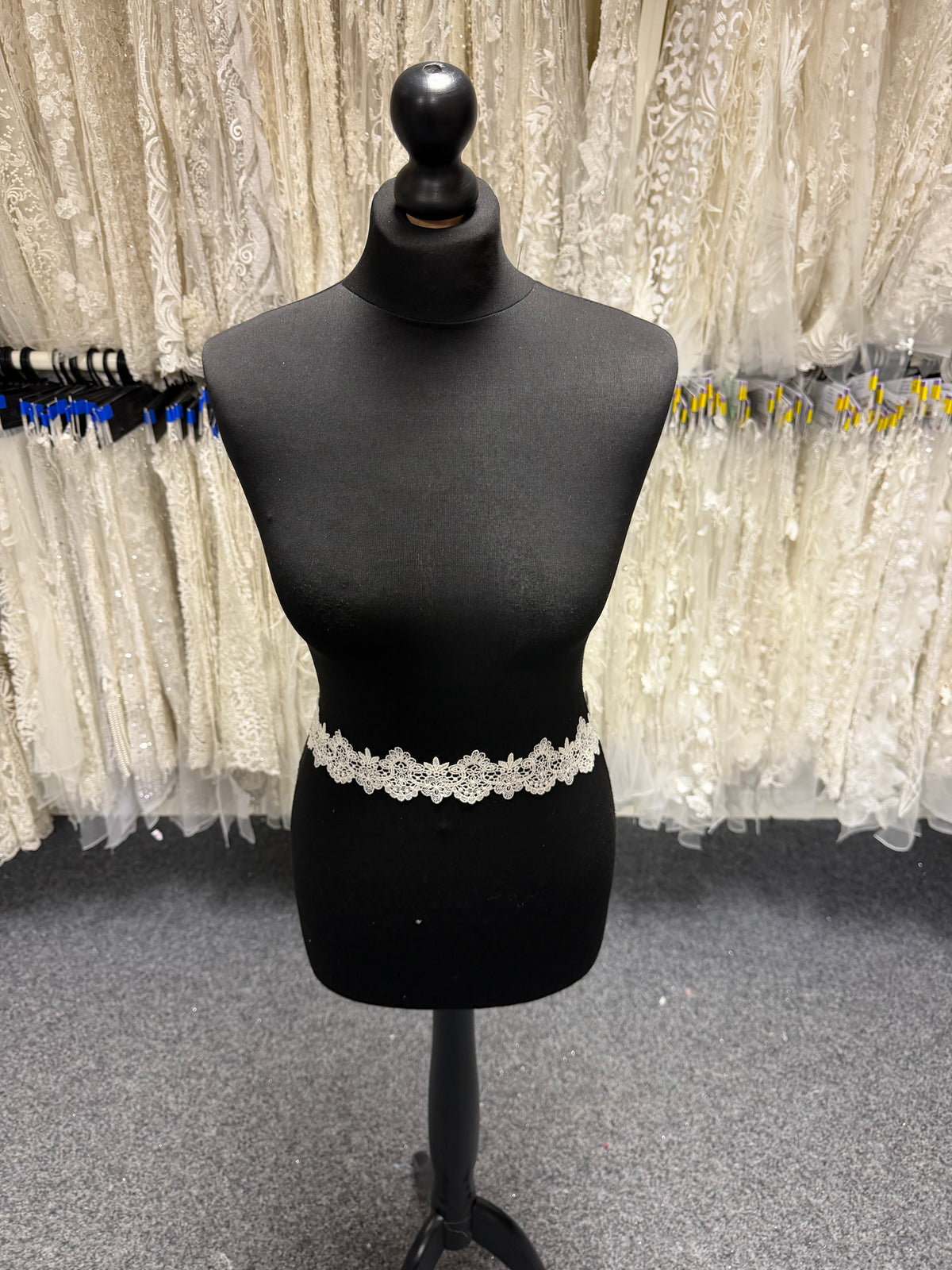 Ivory Guipure Lace Trim – T435