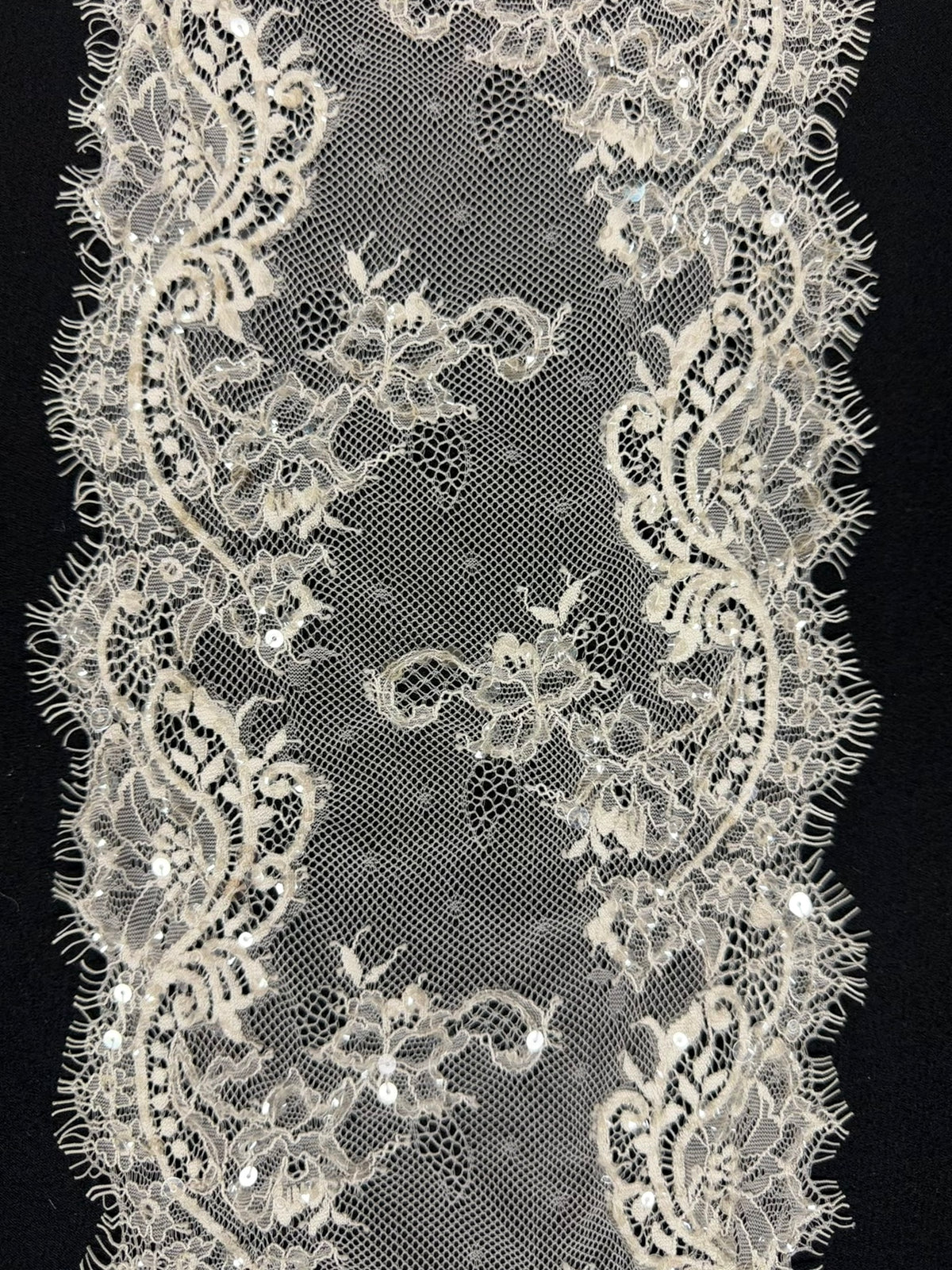 Ivory Sequin Edging - T374
