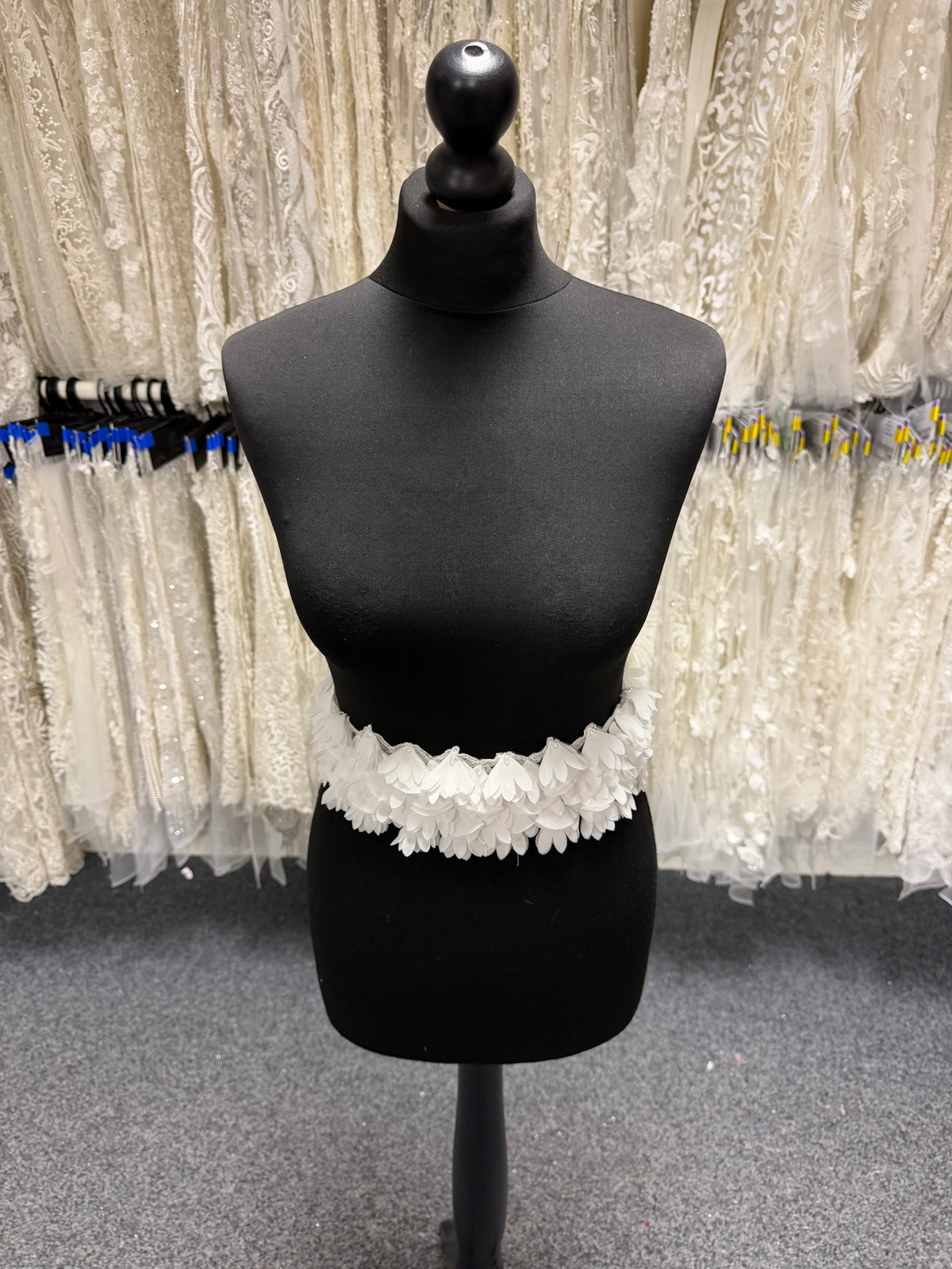 Ivory 3D Sequin Edging - T371