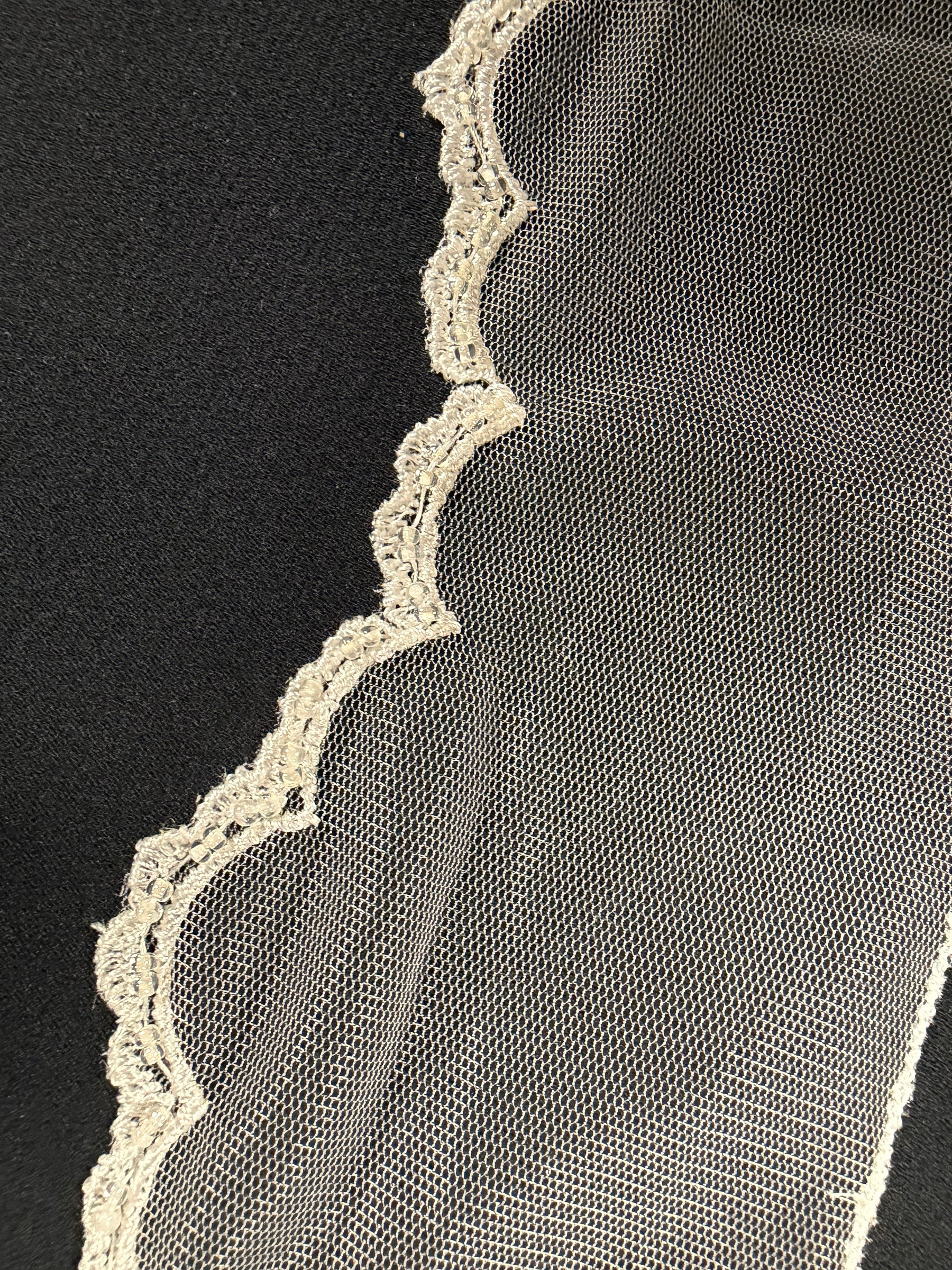 Ivory Lace Trim - T208