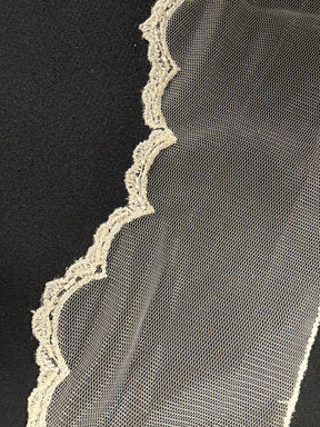 Ivory Lace Trim - T208