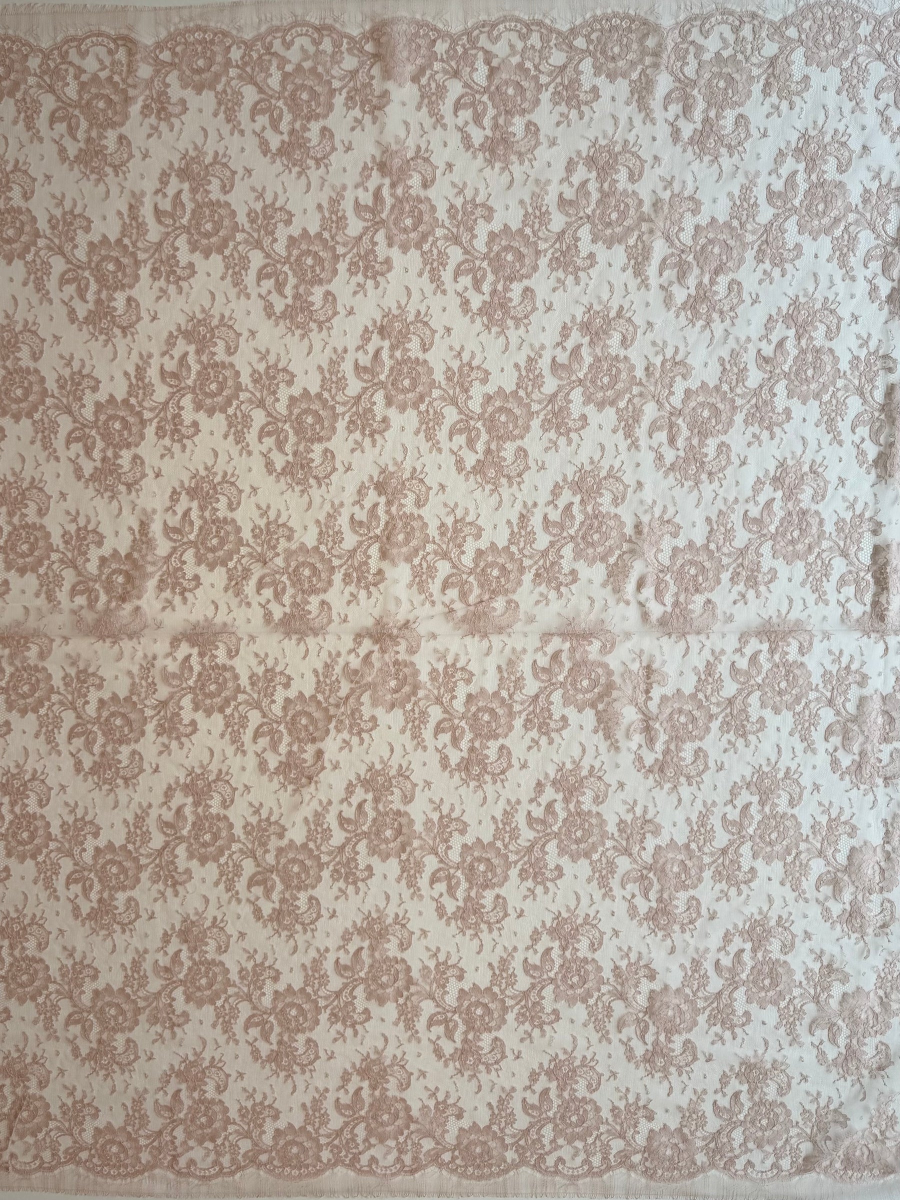 Dusky Rose Chantilly Lace - P205