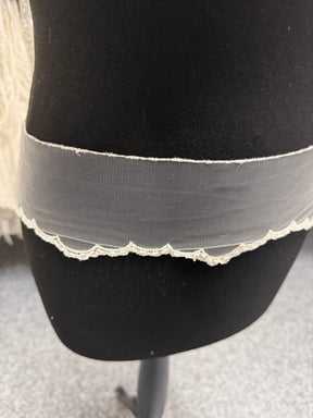 Ivory Lace Trim - T208
