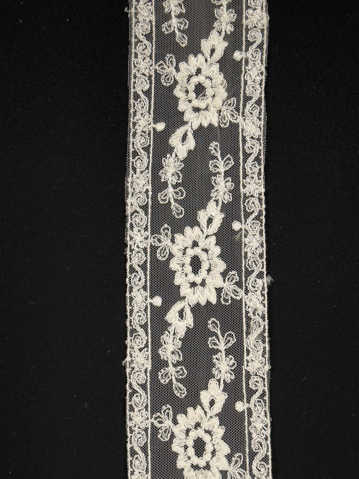 Ivory Edging - T235