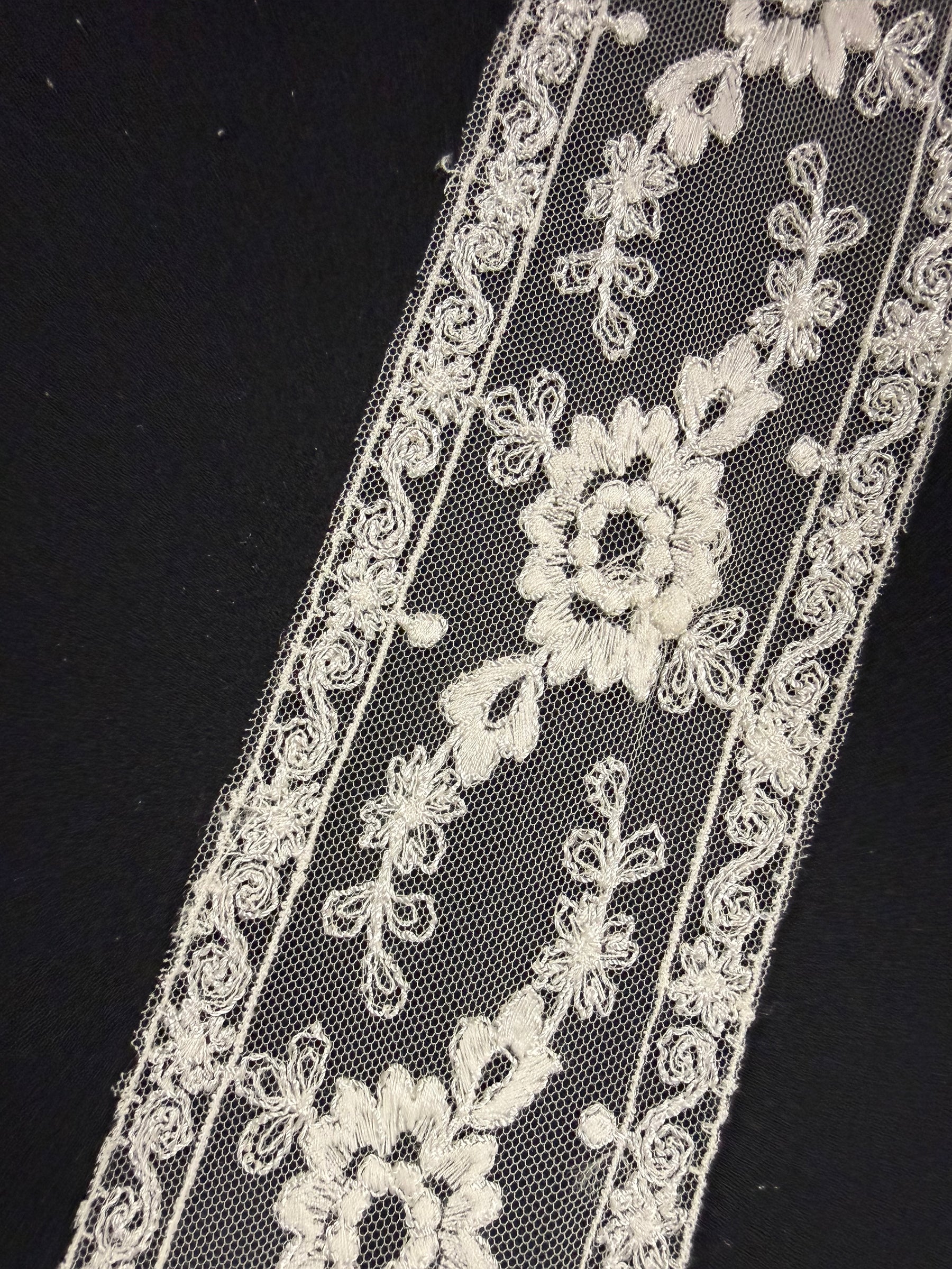 Ivory Edging - T235