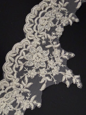 Ivory/Silver Beaded Edging - T236