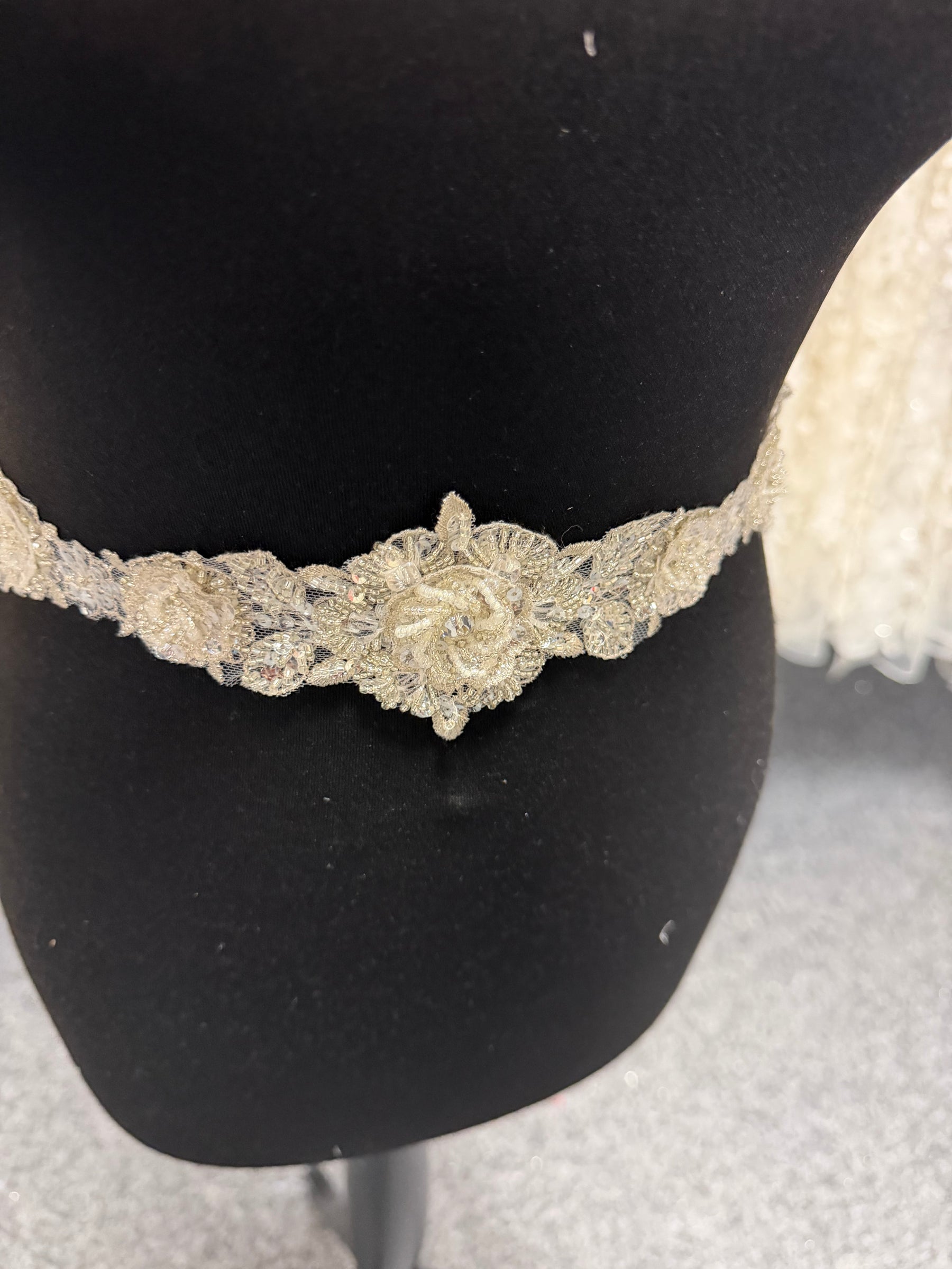 Ivory/Silver 3D Beaded Sequin Edging - T436