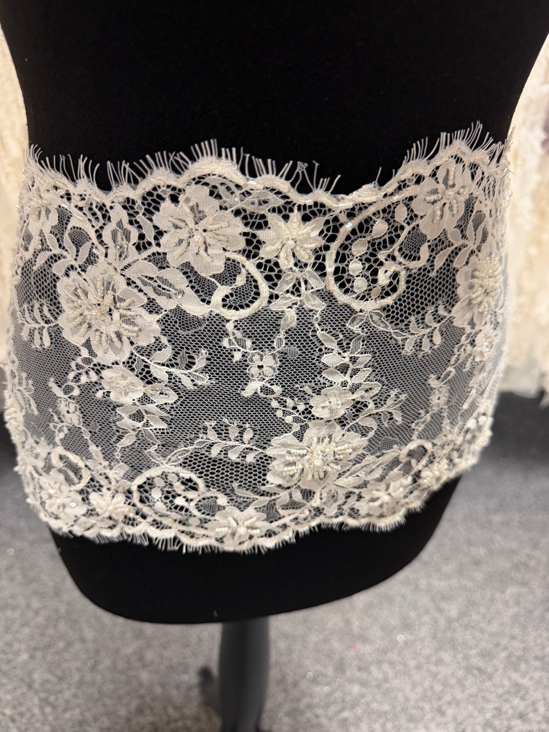 Ivory Beaded Sequin Edging - T478