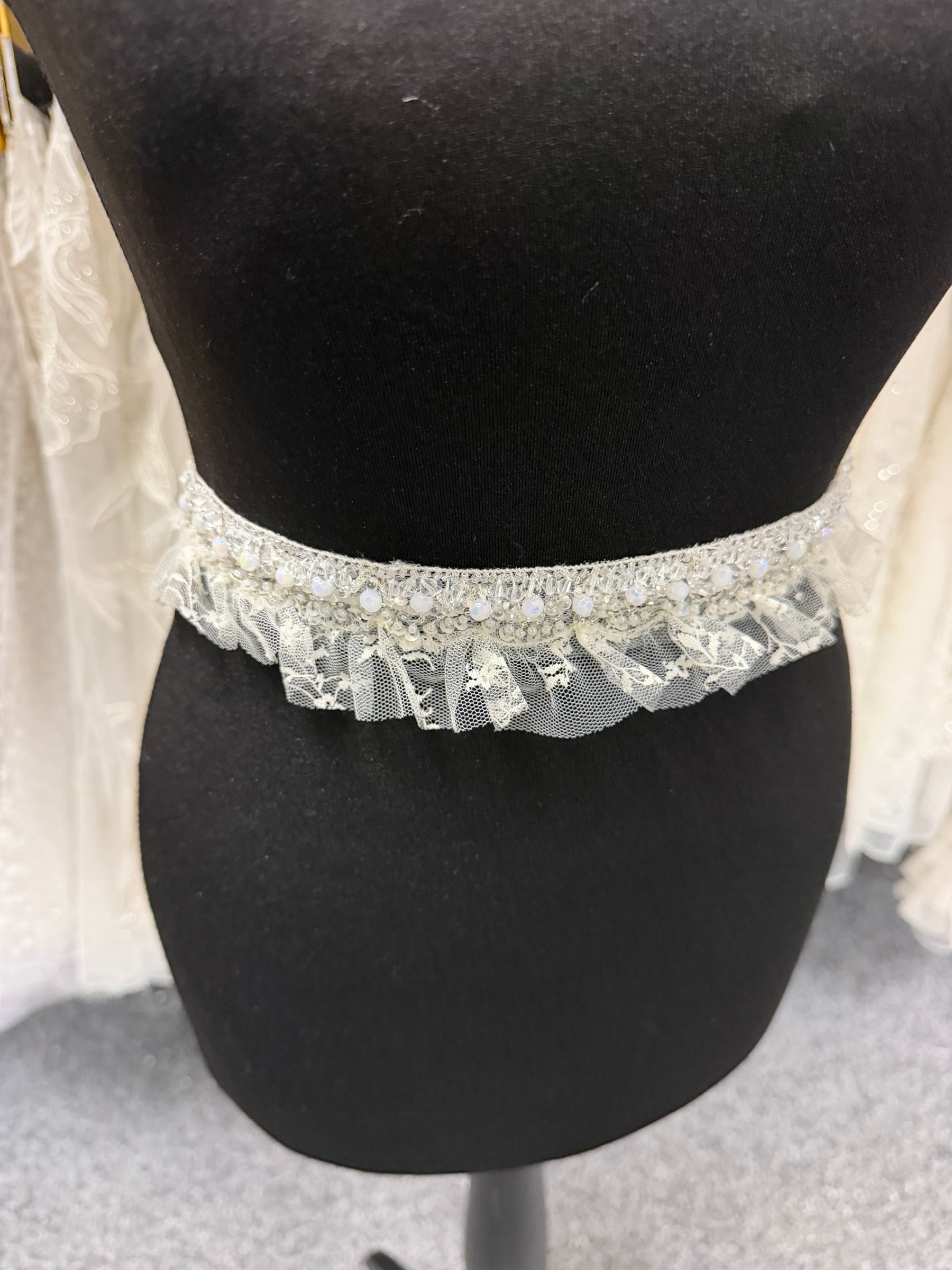 Mid Ivory Beaded Sequin Edging - T310