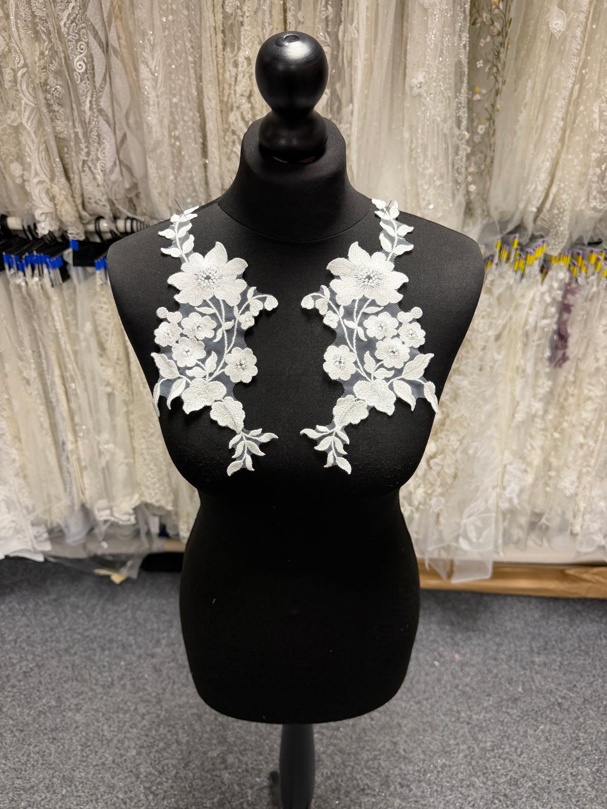 Ivory Embroidered Lace Appliques - Gamba