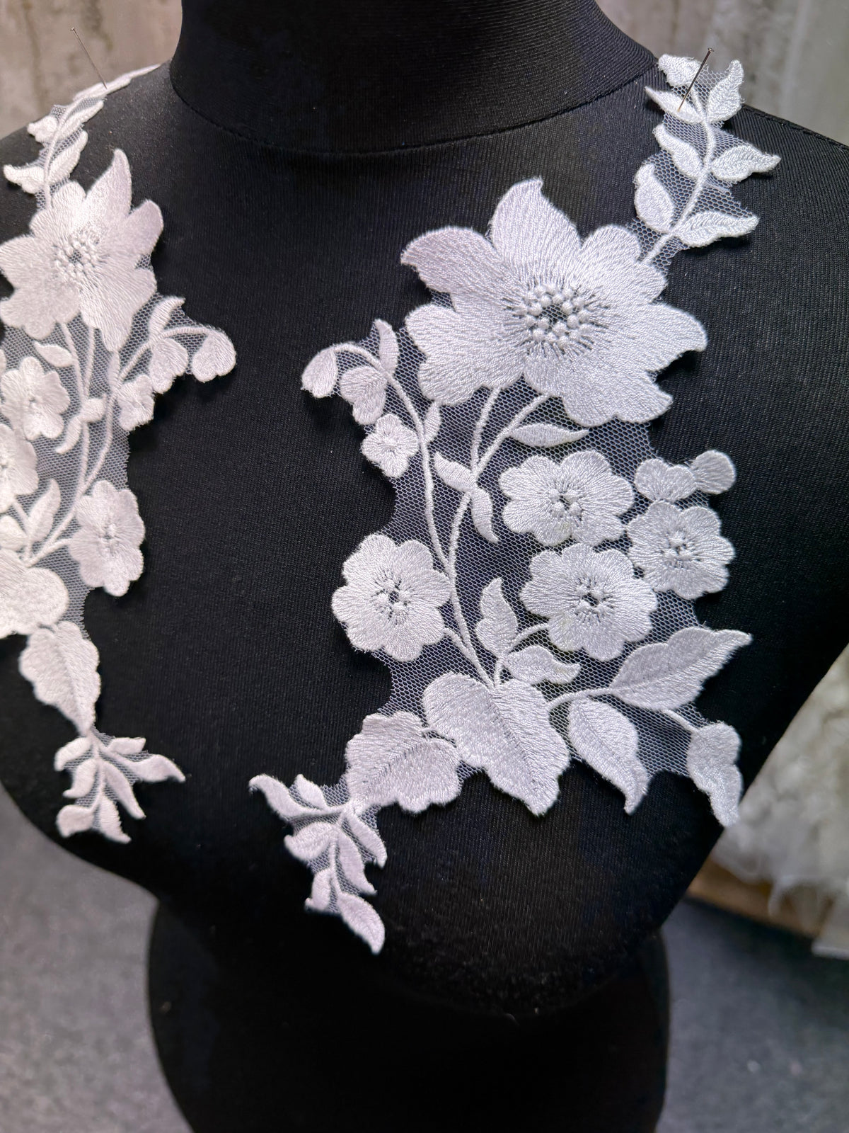 Ivory Embroidered Lace Appliques - Gamba