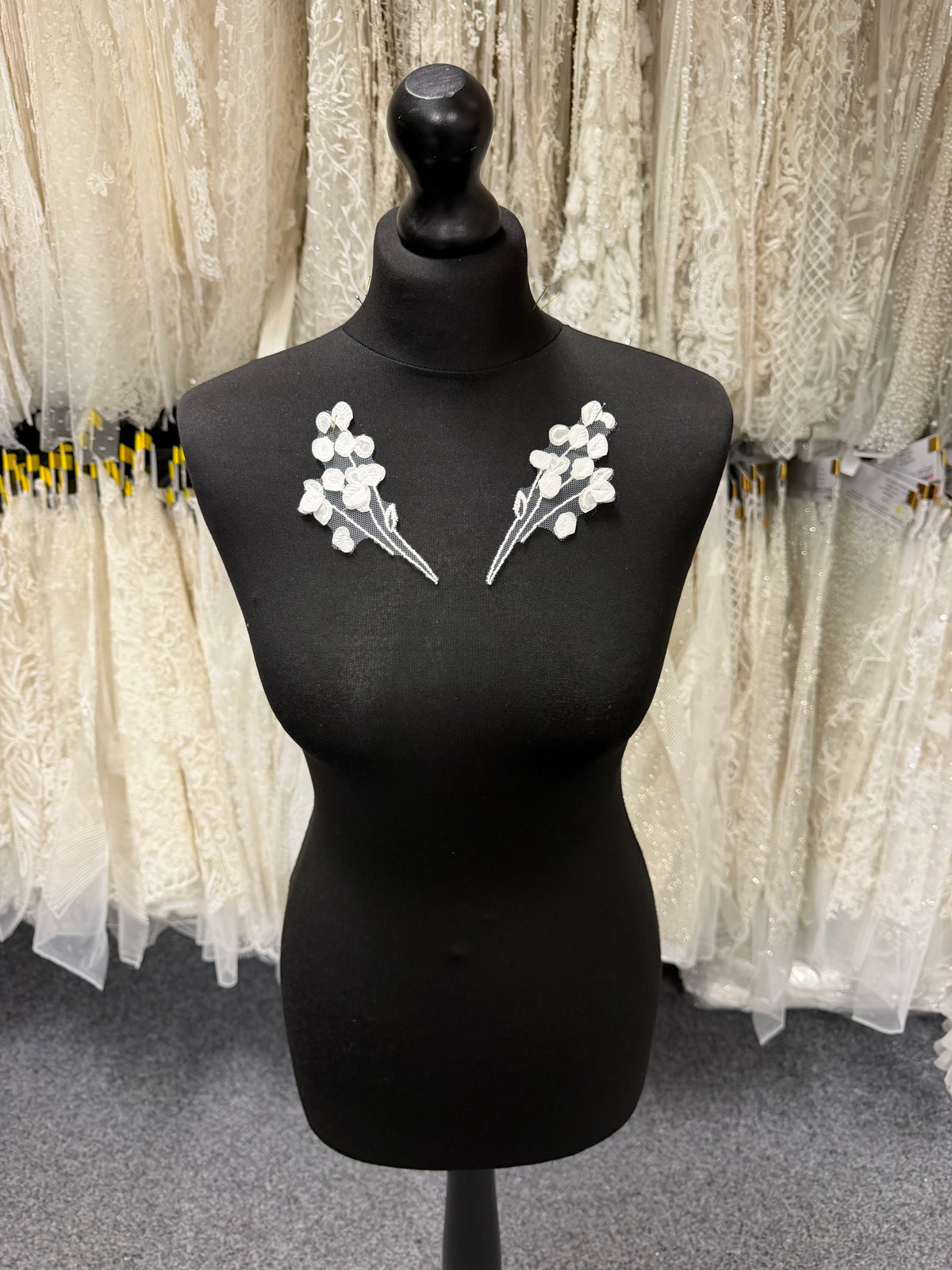 Ivory Embellished Lace Appliques - MT8006