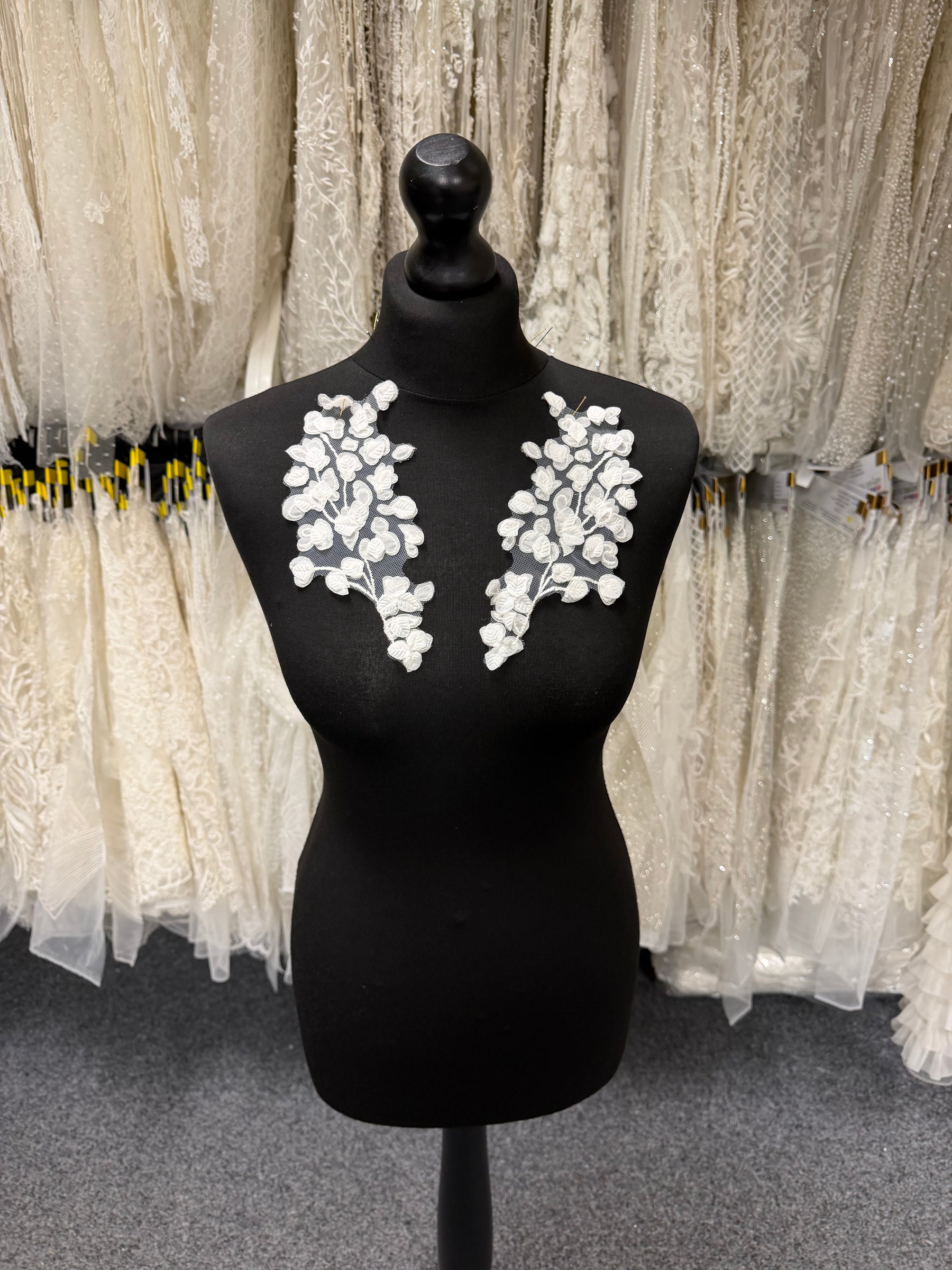 Ivory Embroidered Lace Appliques - MT8007