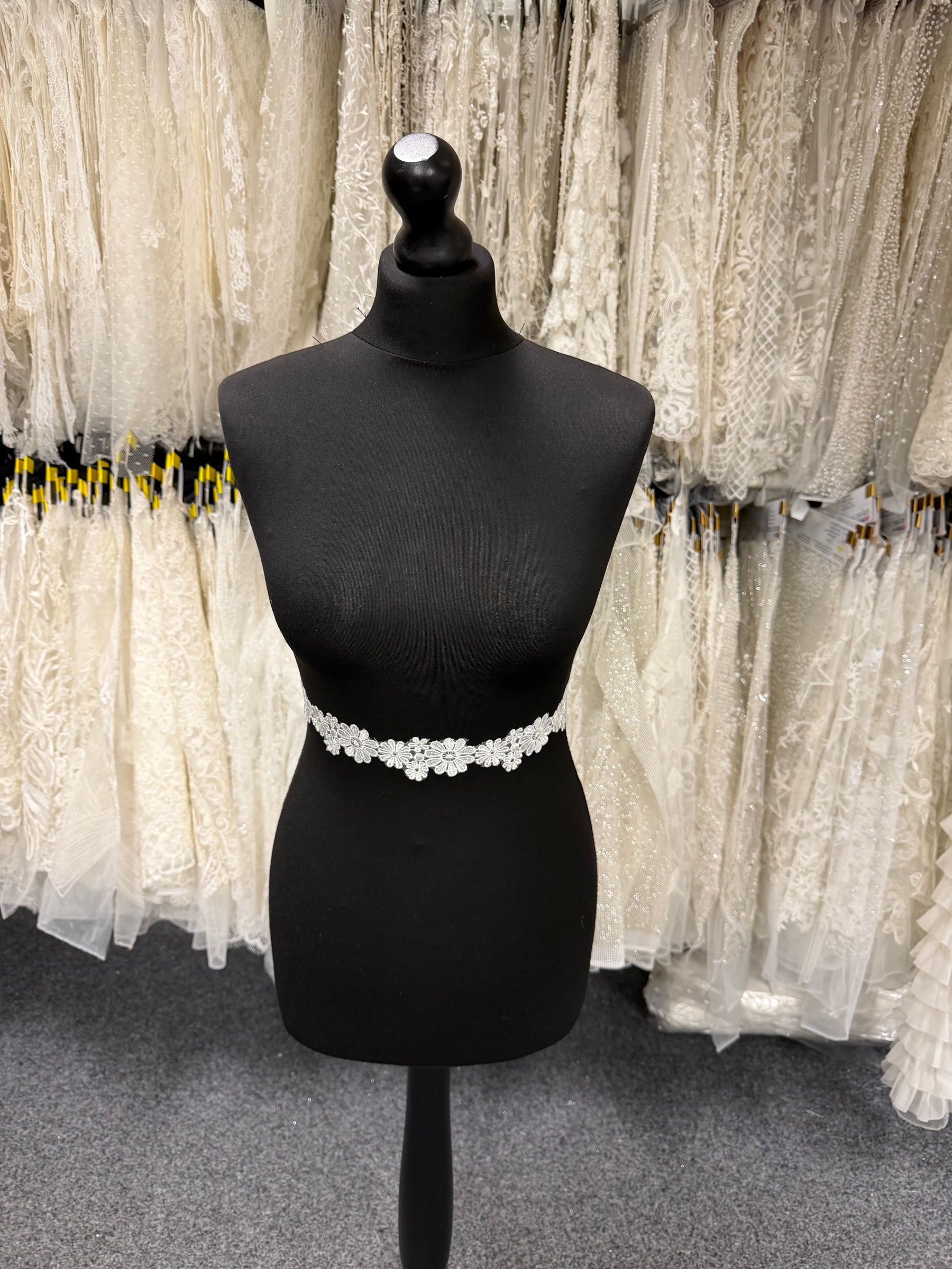 Ivory Embroidered Lace Trim - T934
