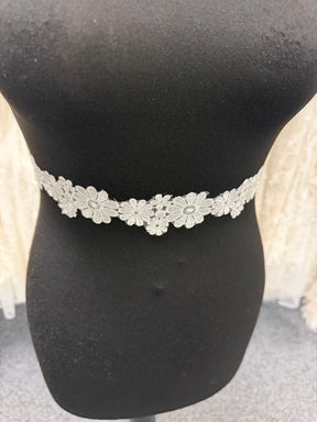 Ivory Embroidered Lace Trim - T934