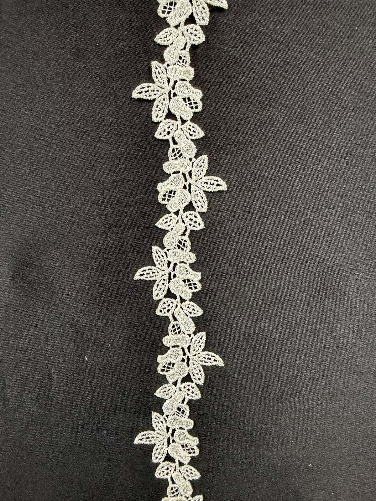 Ivory Guipure Lace Trim - T981