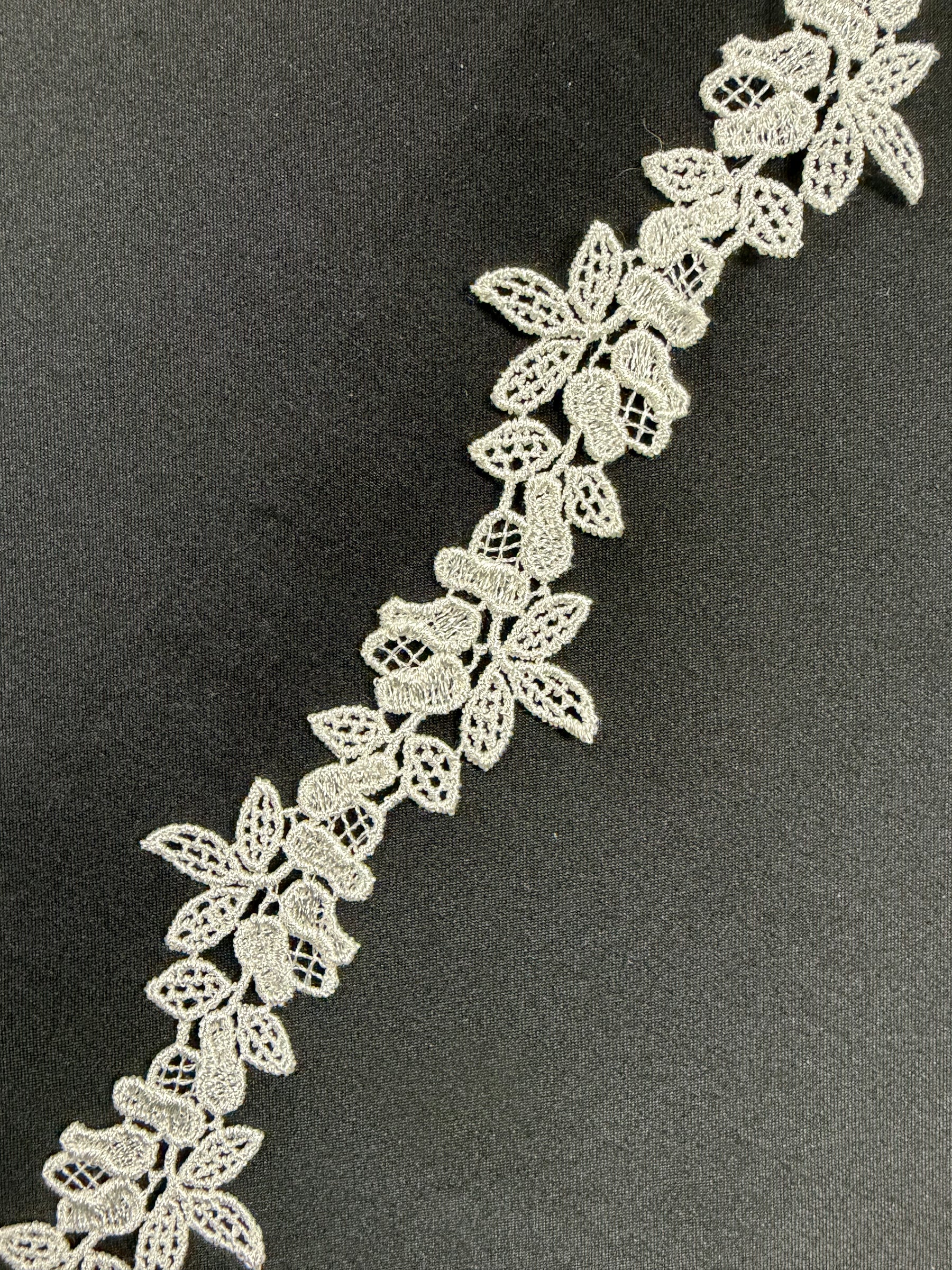 Ivory Guipure Lace Trim - T981