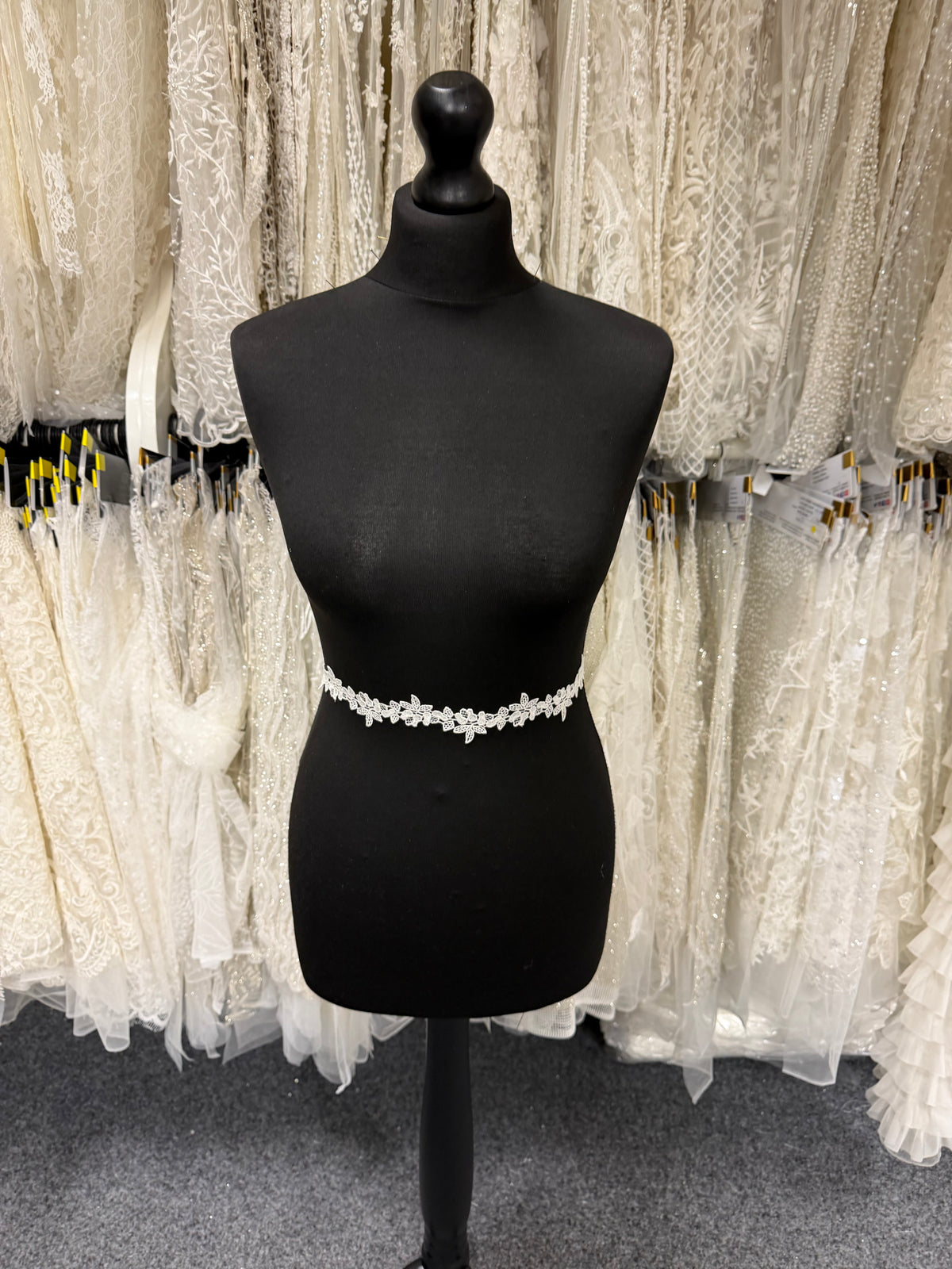 Ivory Guipure Lace Trim - T981