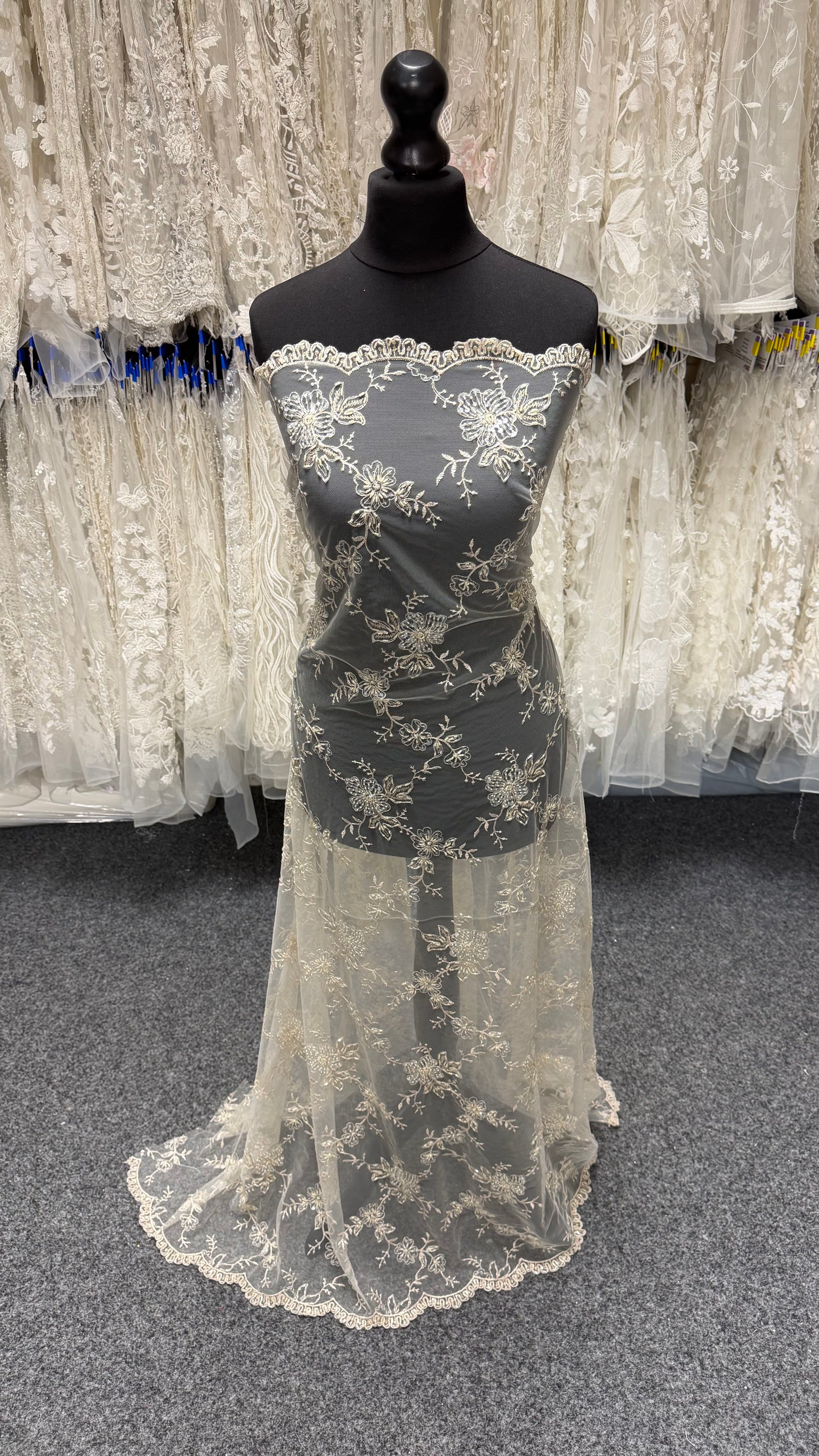 Champagne Beaded Lace – P509