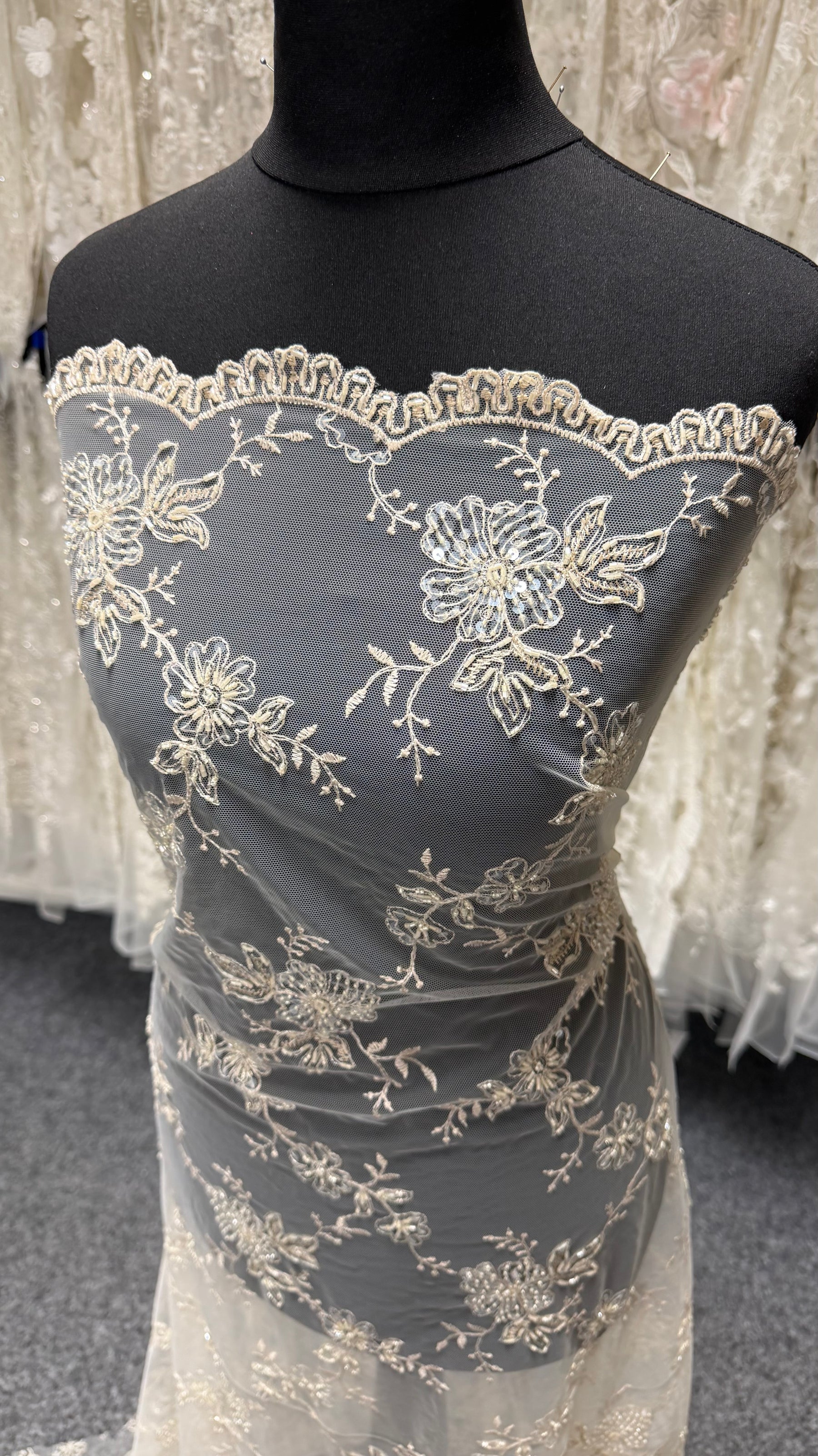 Champagne Beaded Lace – P509