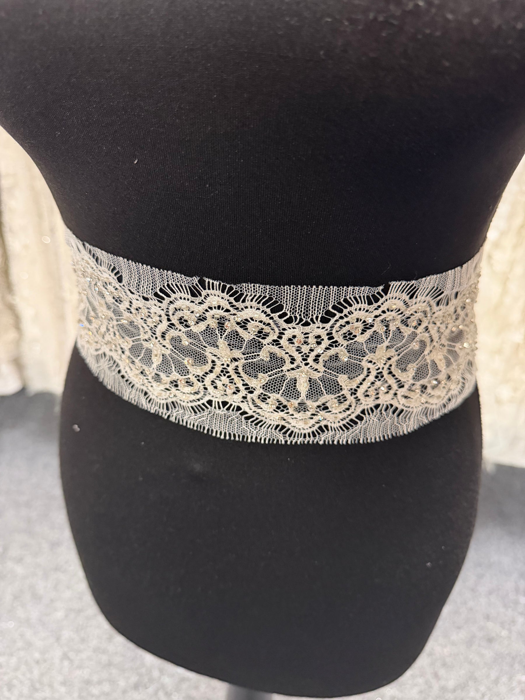 Ivory Crystal Beaded French Chantilly Edging - T176