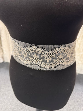 Ivory Crystal Beaded French Chantilly Edging - T176