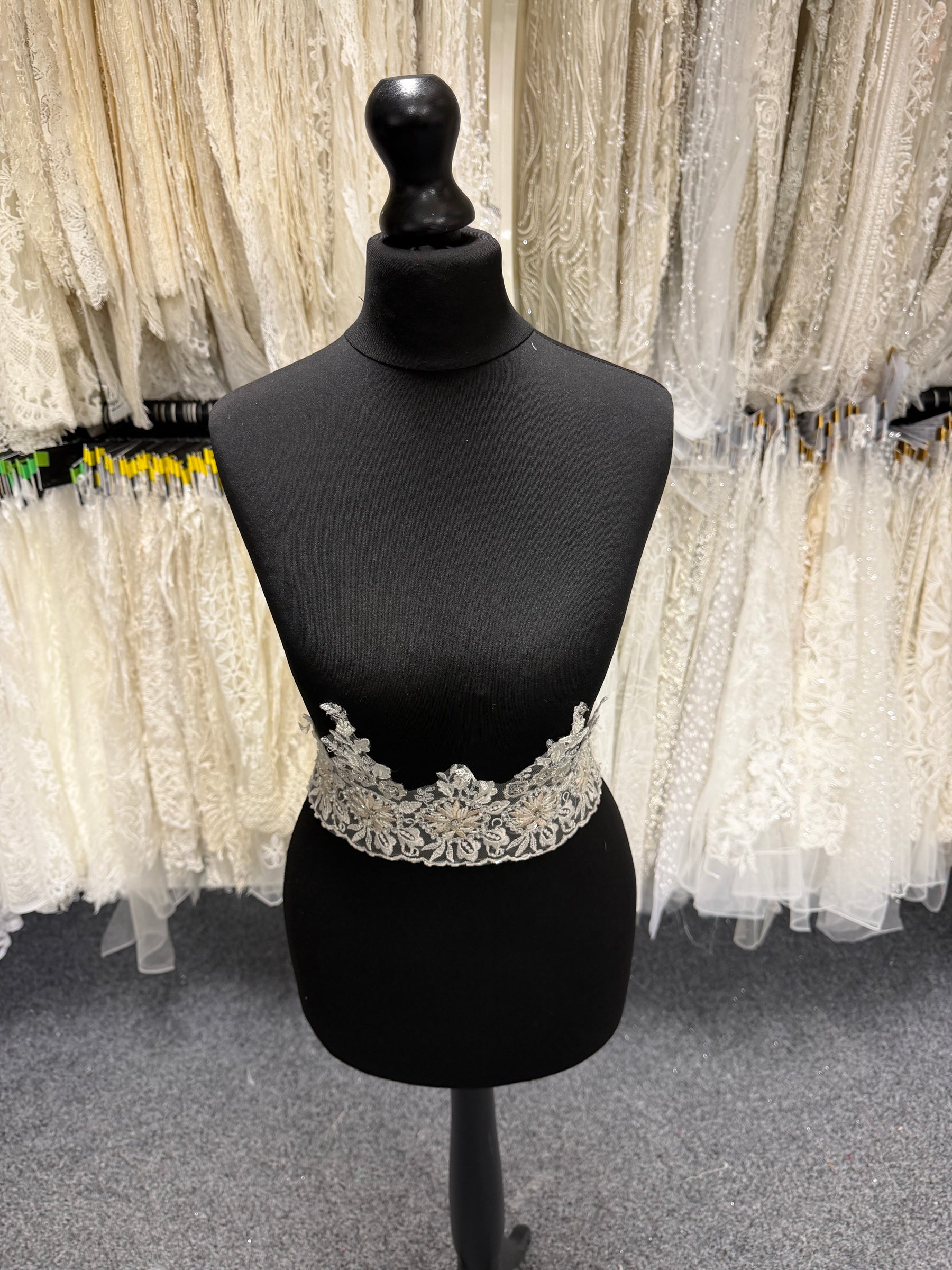 Ivory/Champagne Beaded Sequin Edging - T133