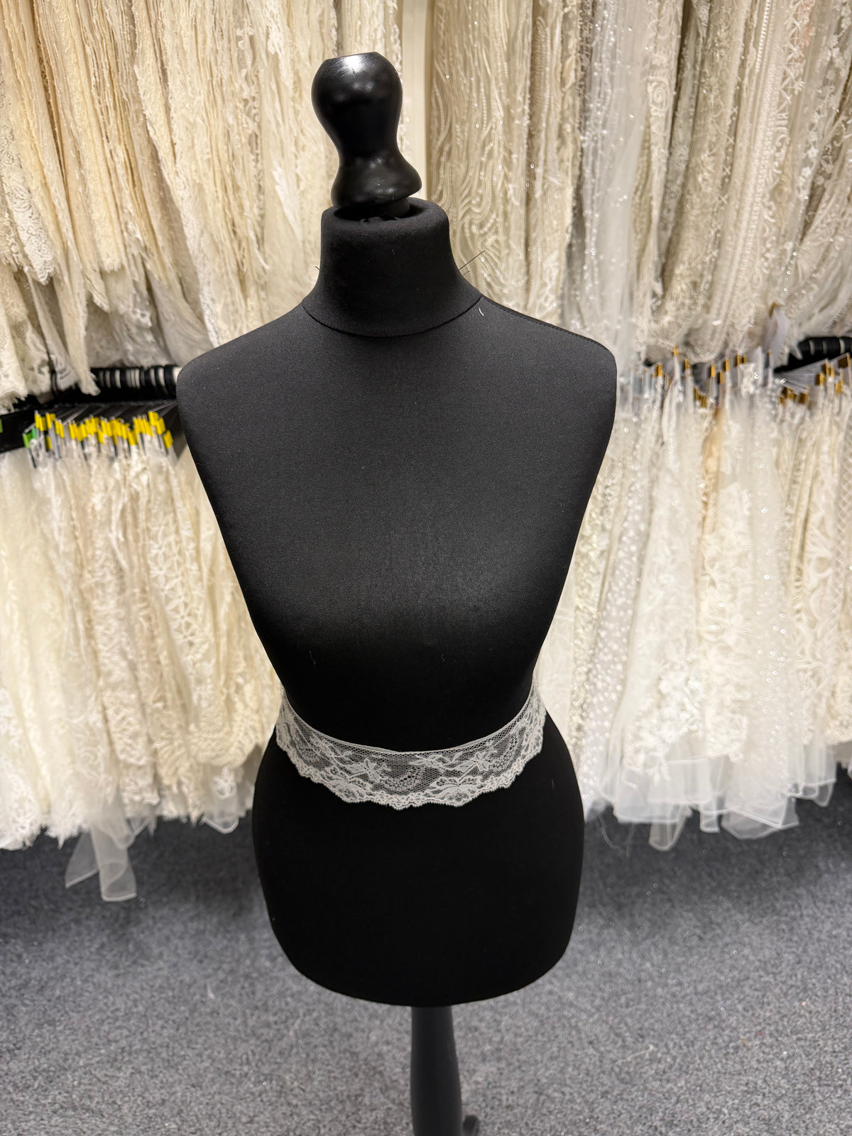 Ivory French Lace Edging - T178