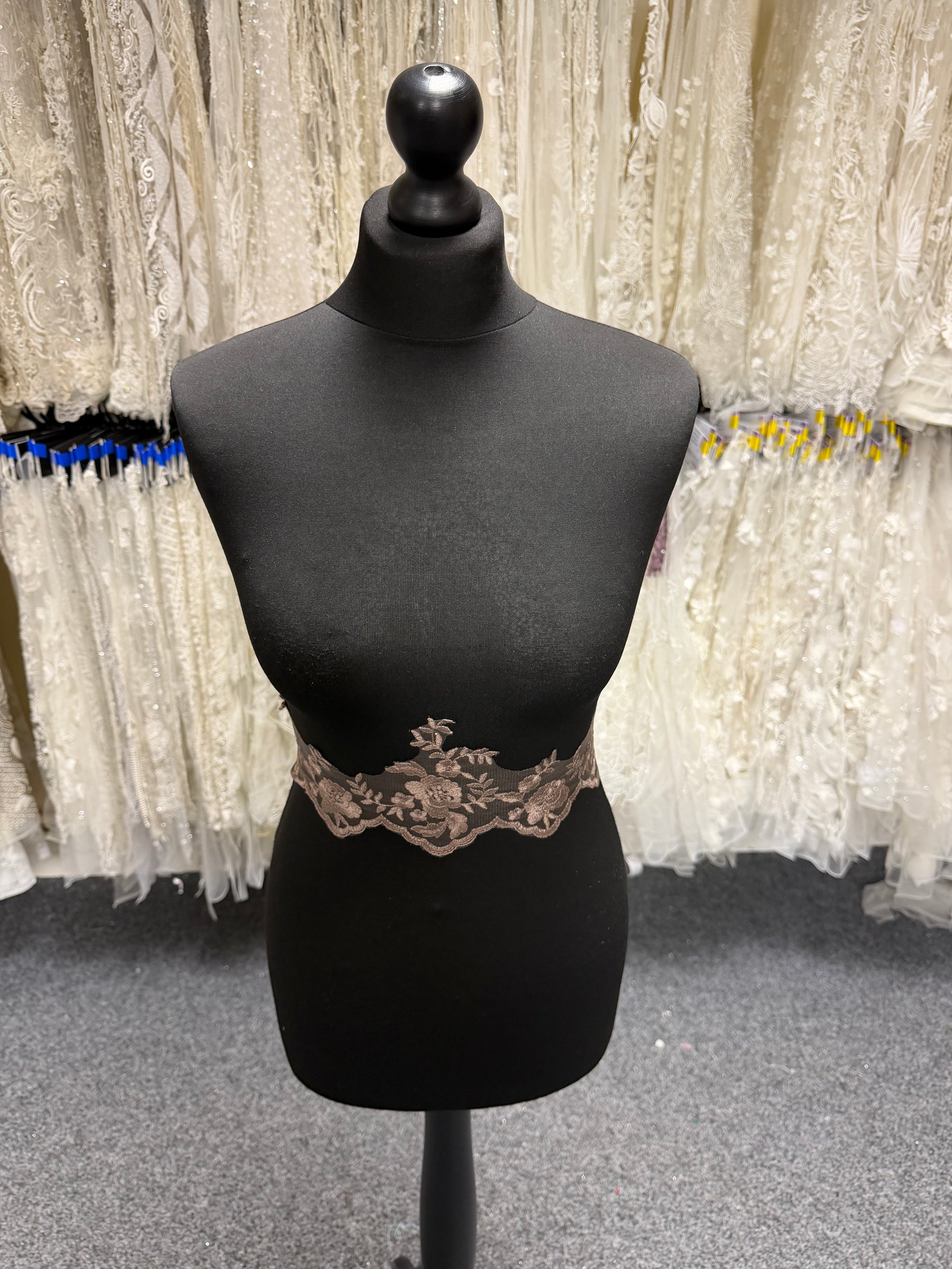 Mid Cocoa Embroidered Edging - T131