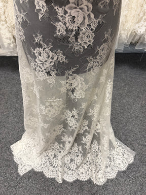 Ivory Raschel Lace - P378