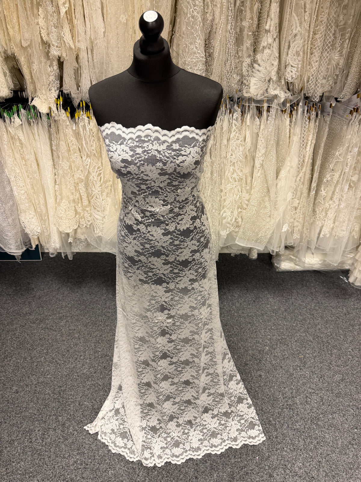 Pale Ivory Raschel Lace - P384