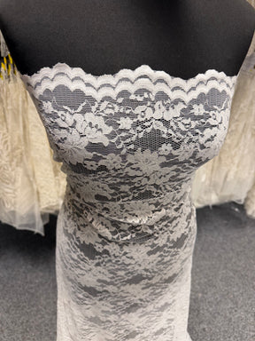Pale Ivory Raschel Lace - P384