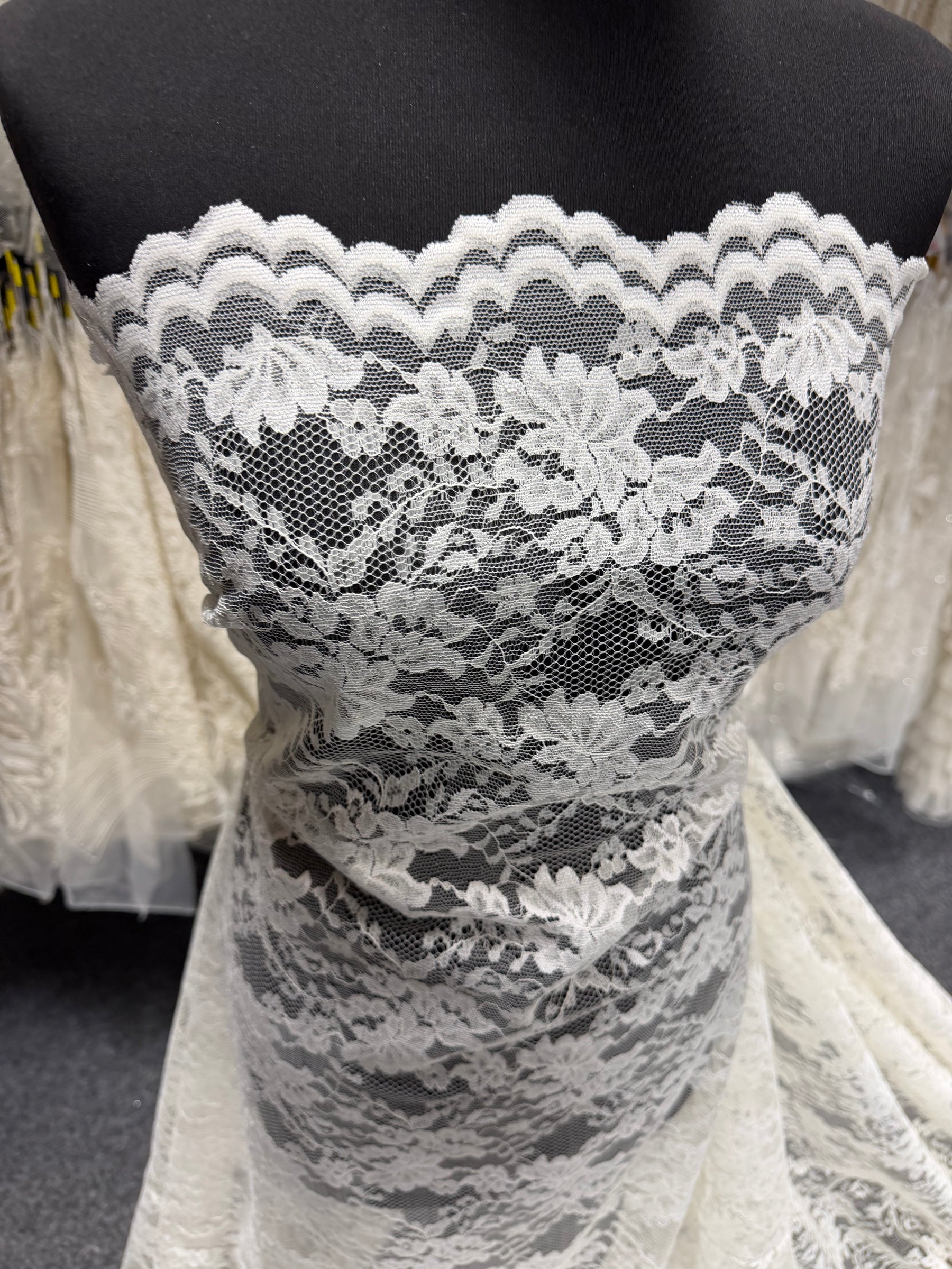 Dark Ivory Raschel Lace - P384