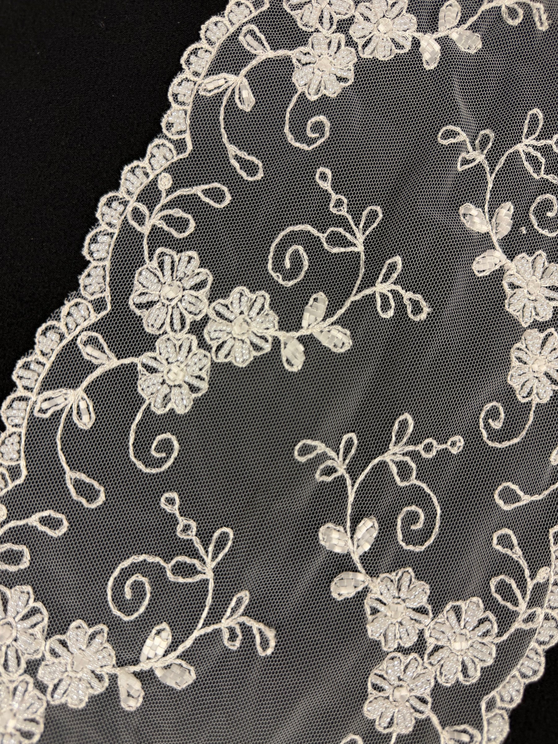Ivory Beaded Edging - T31