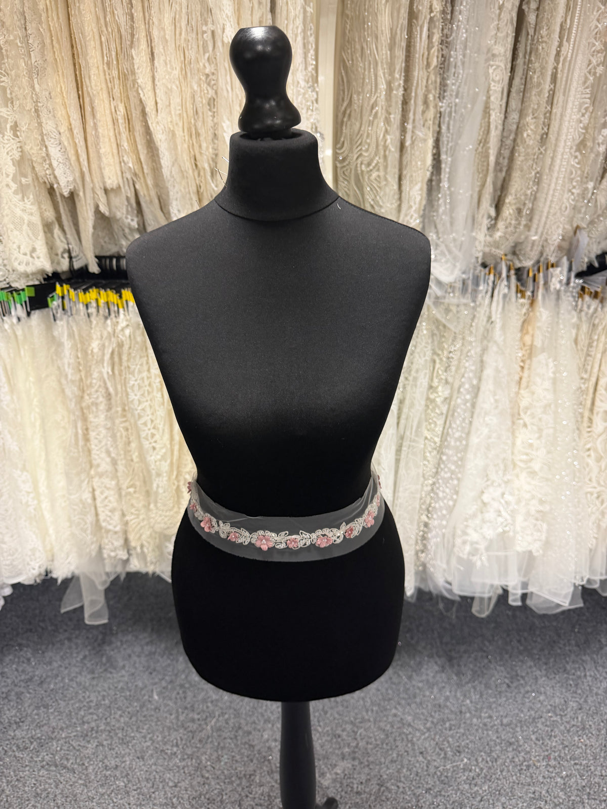 Light Rose Beaded Edging - T51