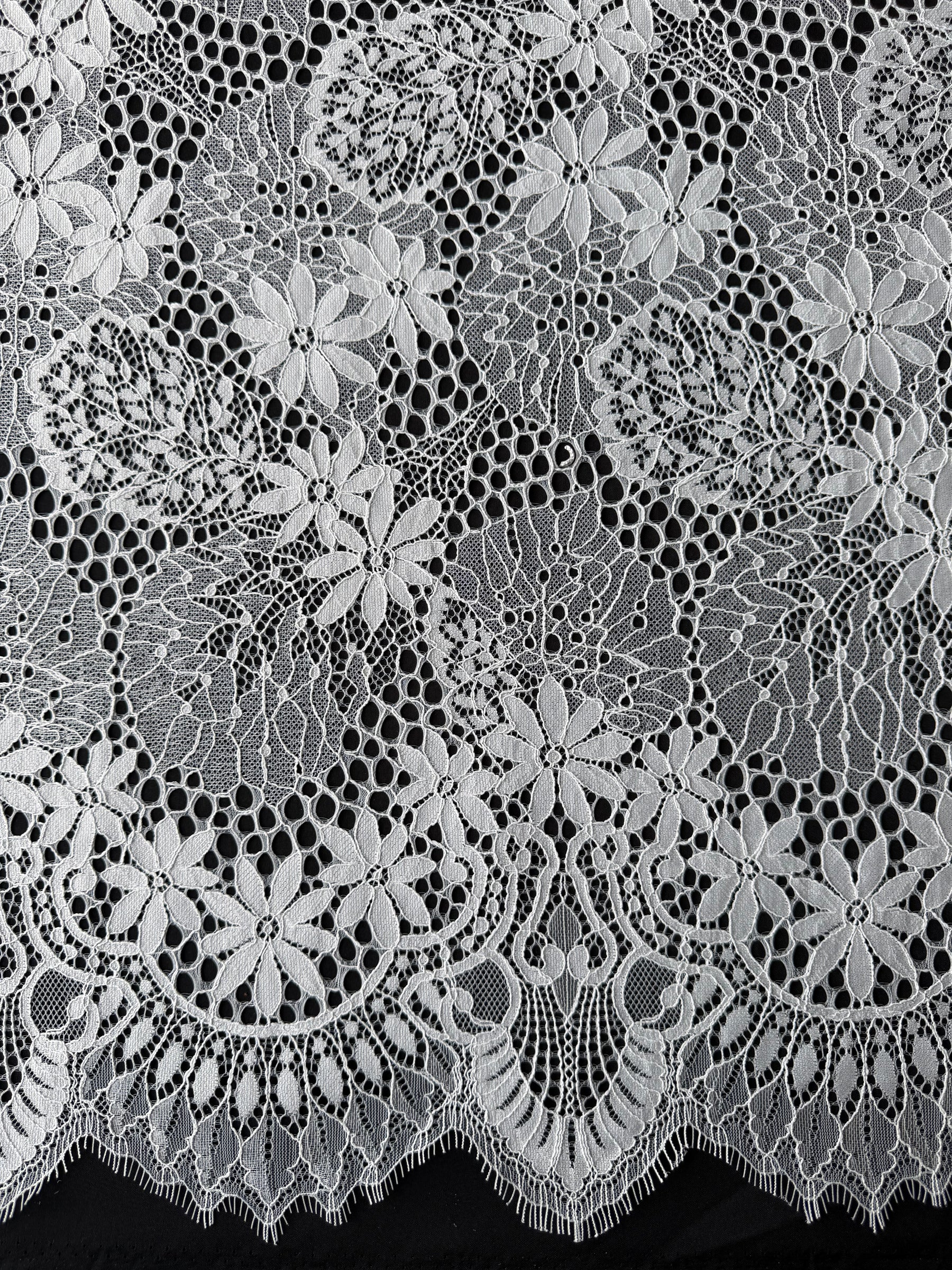 Ivory Lace - LA1013