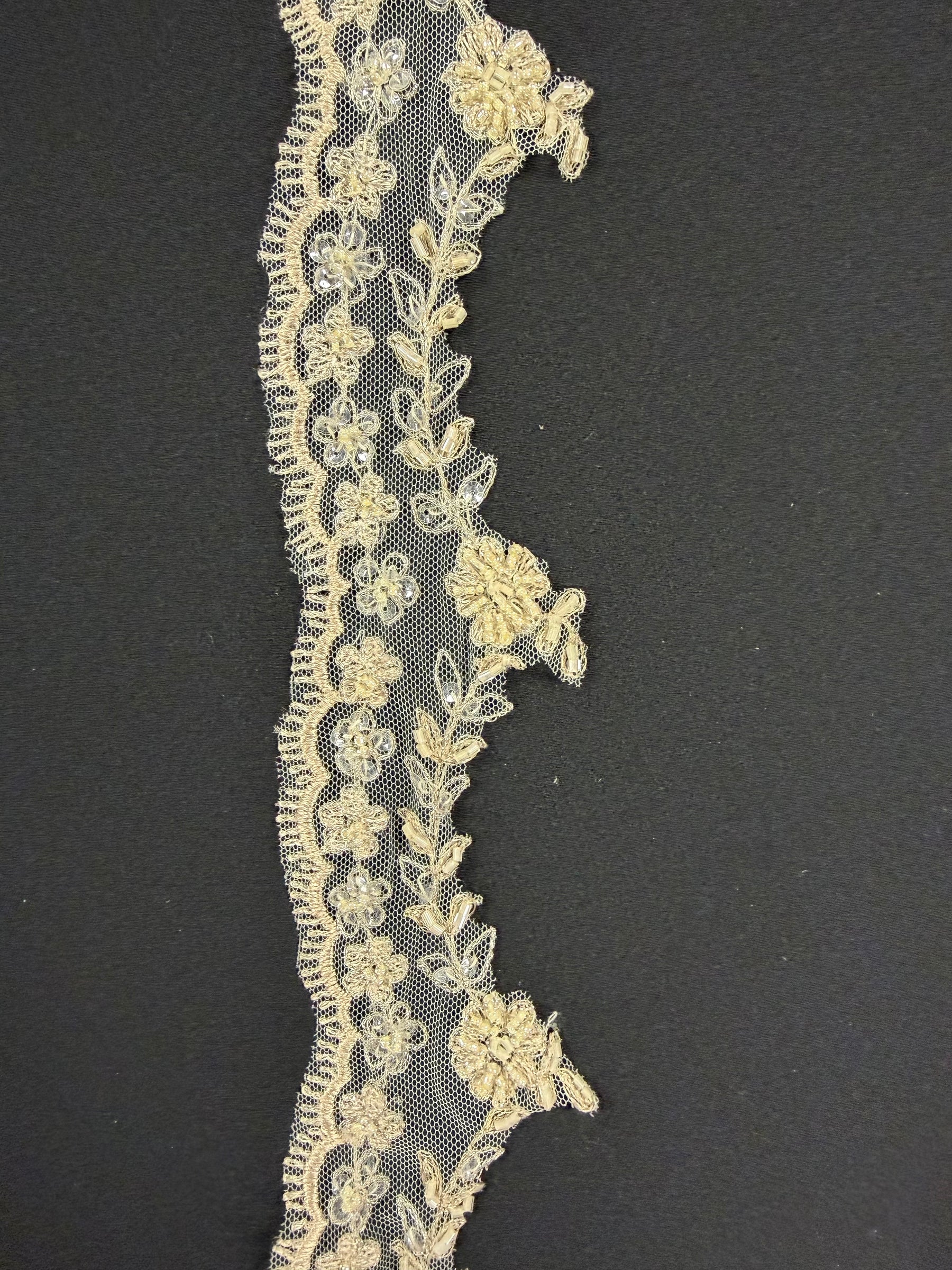 Ivory/Champagne/Gold Lace Trim - T52