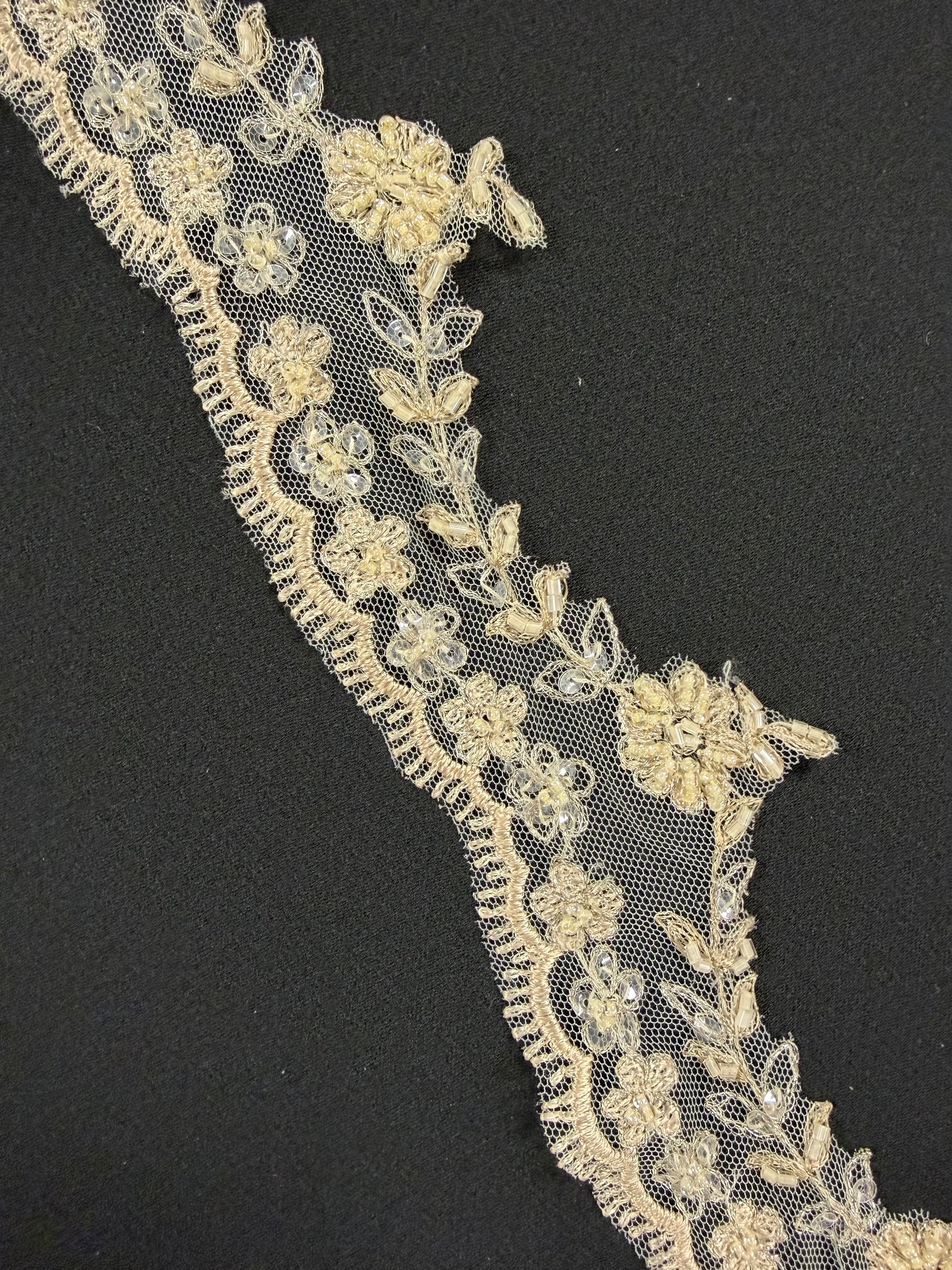 Ivory/Champagne/Gold Lace Trim - T52