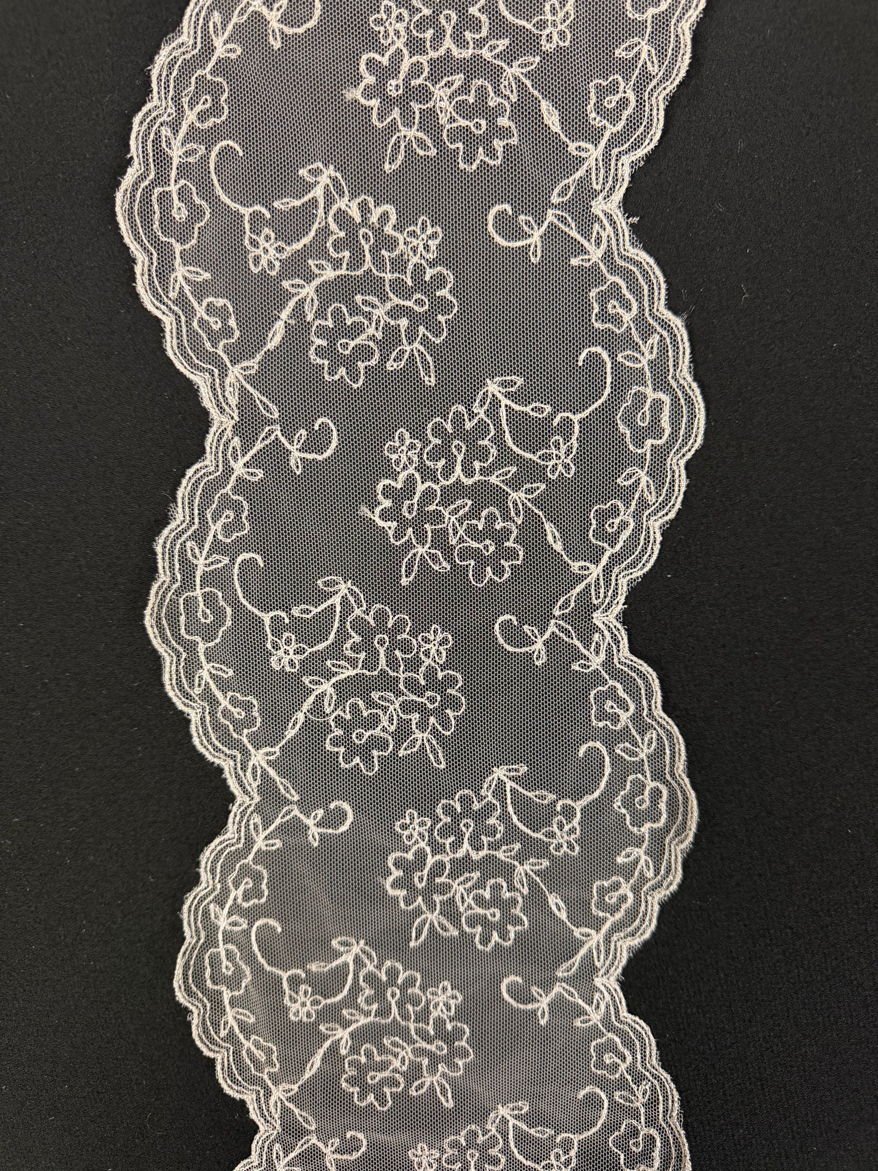 Silver/Ivory Beaded Edging - T37
