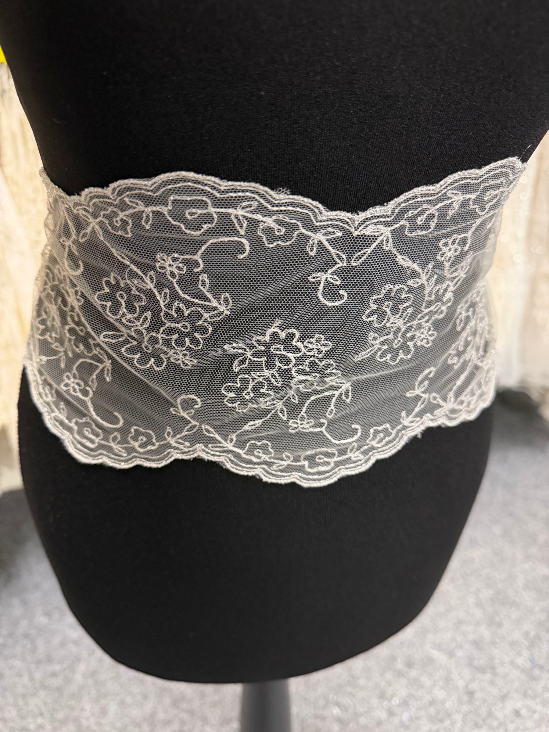 Silver/Ivory Beaded Edging - T37