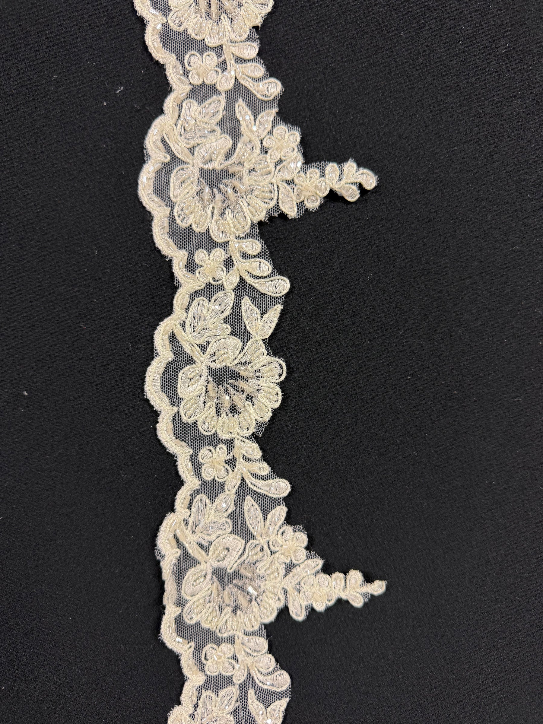 Ivory/Silver Beaded Sequin Edging - T55