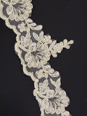 Ivory/Silver Beaded Sequin Edging - T55